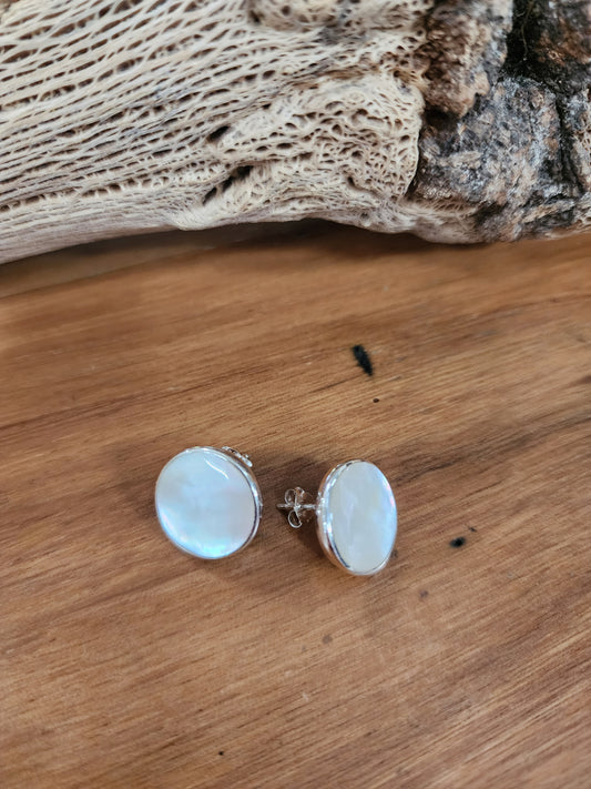TMOVJ -White Mother of Pearl Shell Stud Earrings