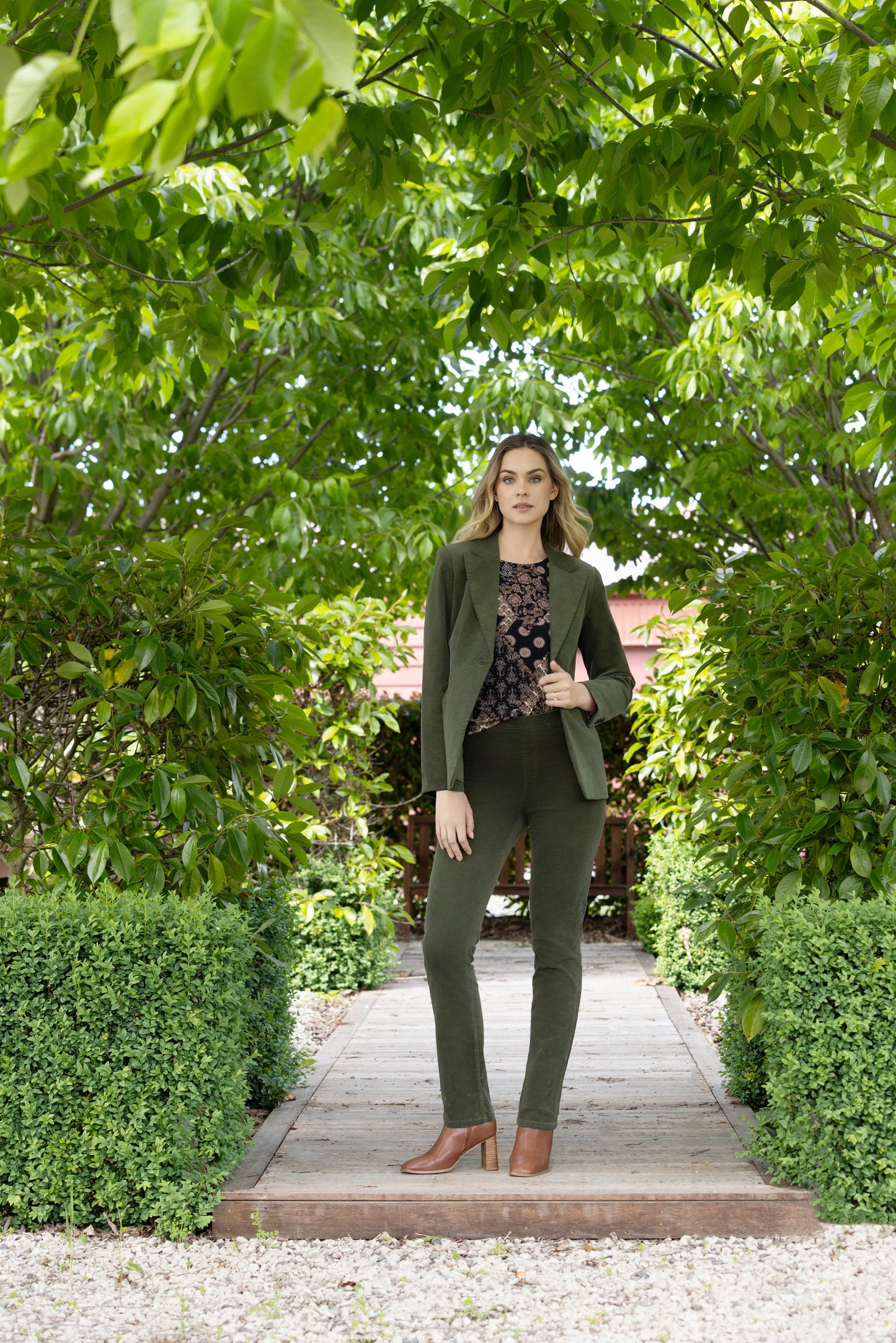 Vassalli - Shaped Pinwale Cord Blazer | Deep Sage 2063M