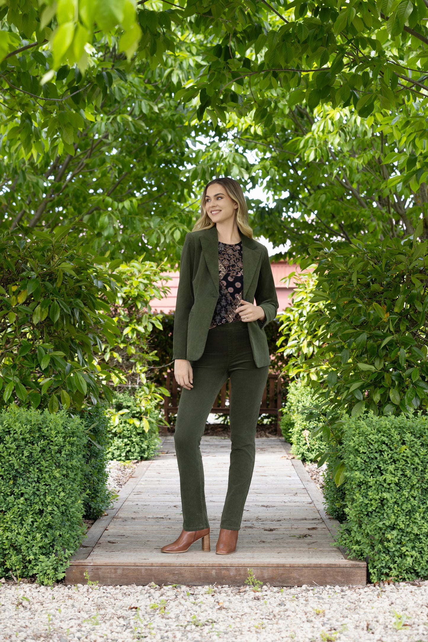 Vassalli - Shaped Pinwale Cord Blazer | Deep Sage 2063M