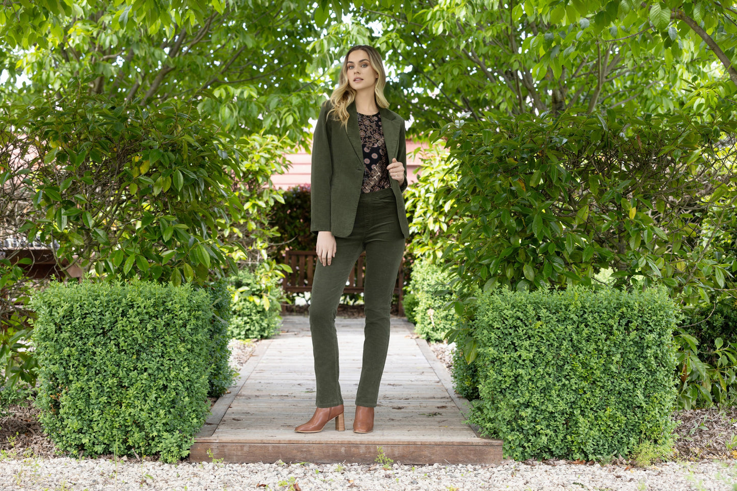 Vassalli - Shaped Pinwale Cord Blazer | Deep Sage 2063M