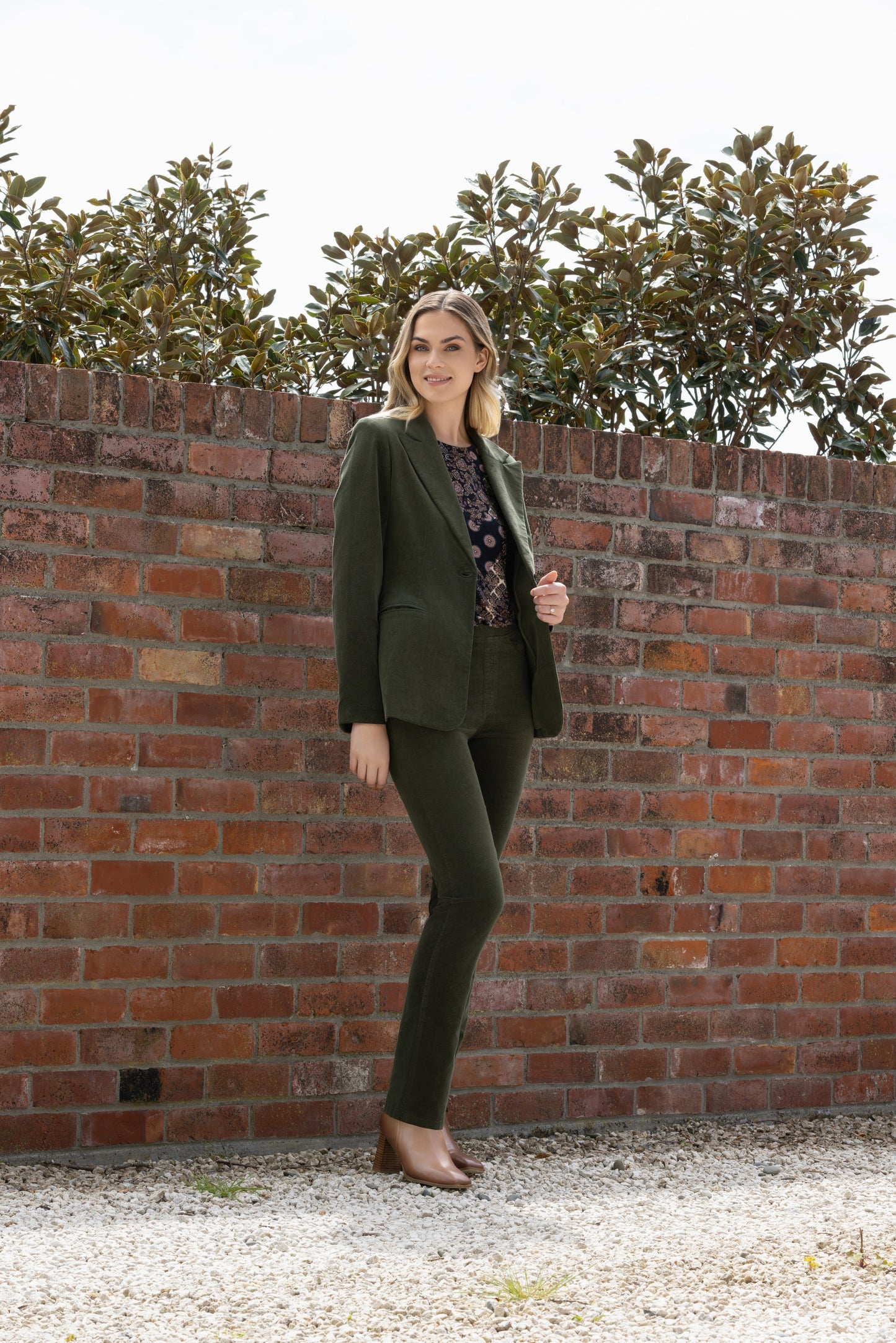 Vassalli - Shaped Pinwale Cord Blazer | Deep Sage 2063M