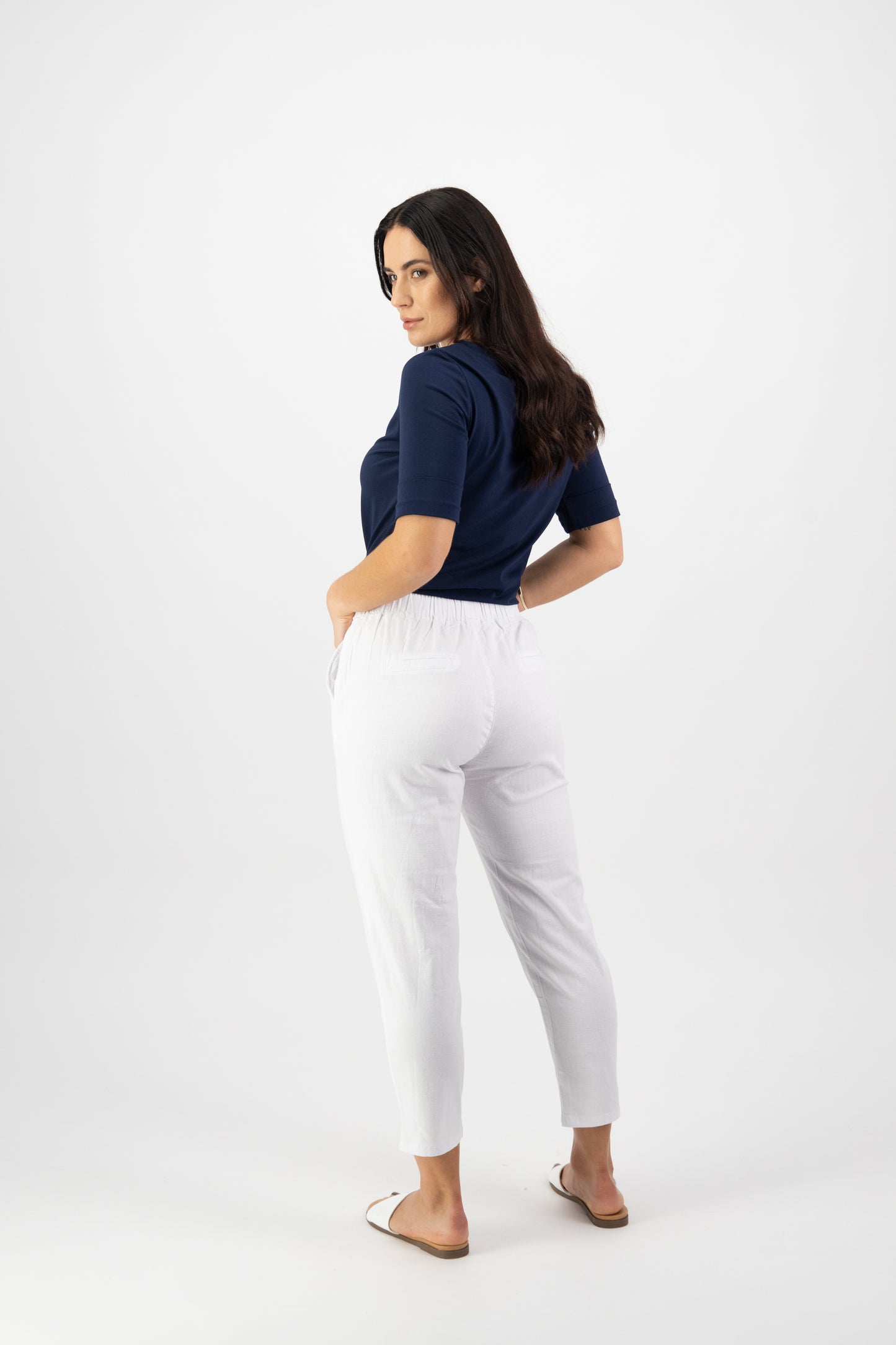 Vassalli - 7/8 Length Skinny Leg Elastic Waist Pant - White | V5790