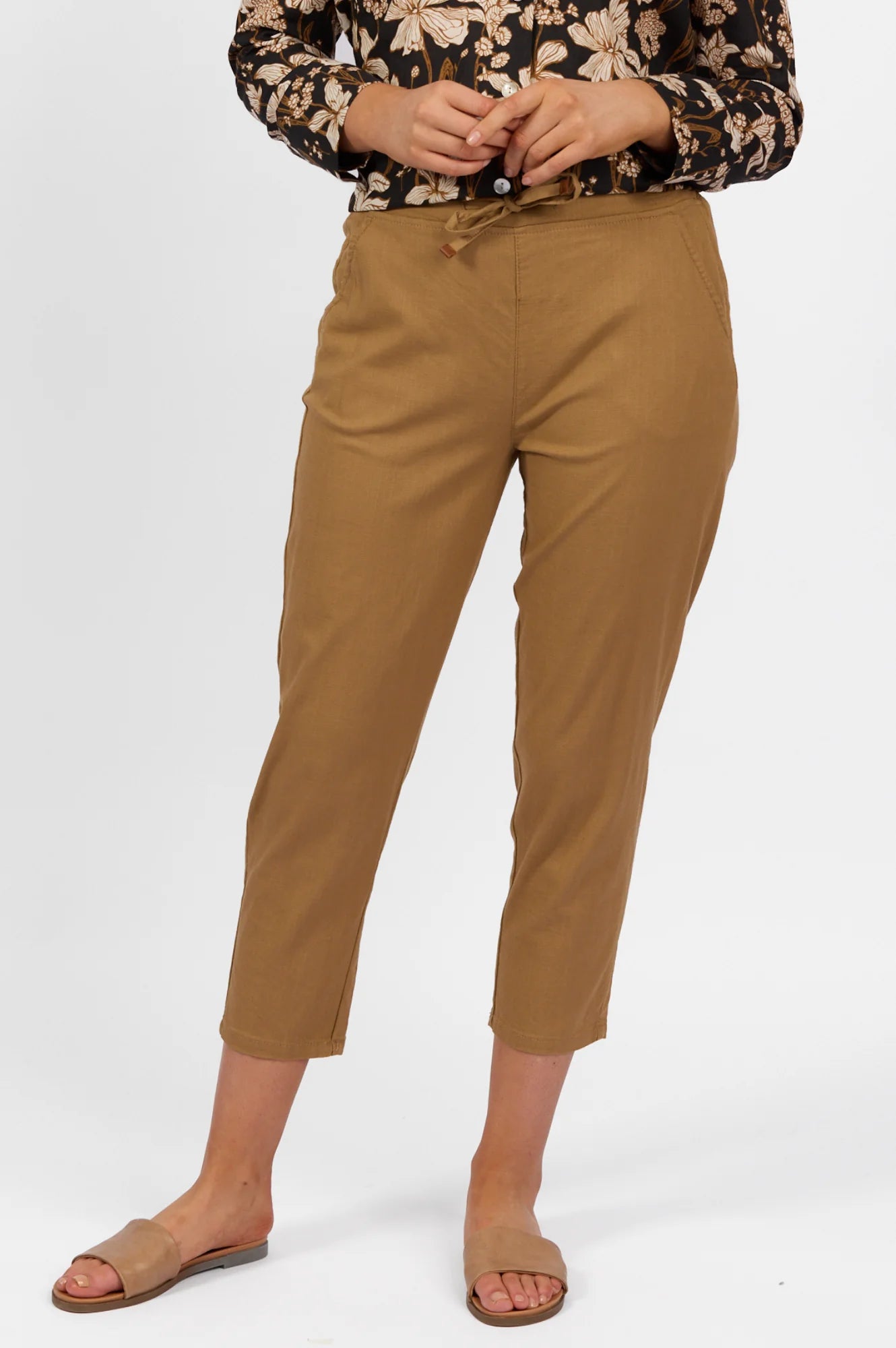 Vassalli - 7/8 Length Skinny Leg Elastic Waist Pant - Caramel 5790