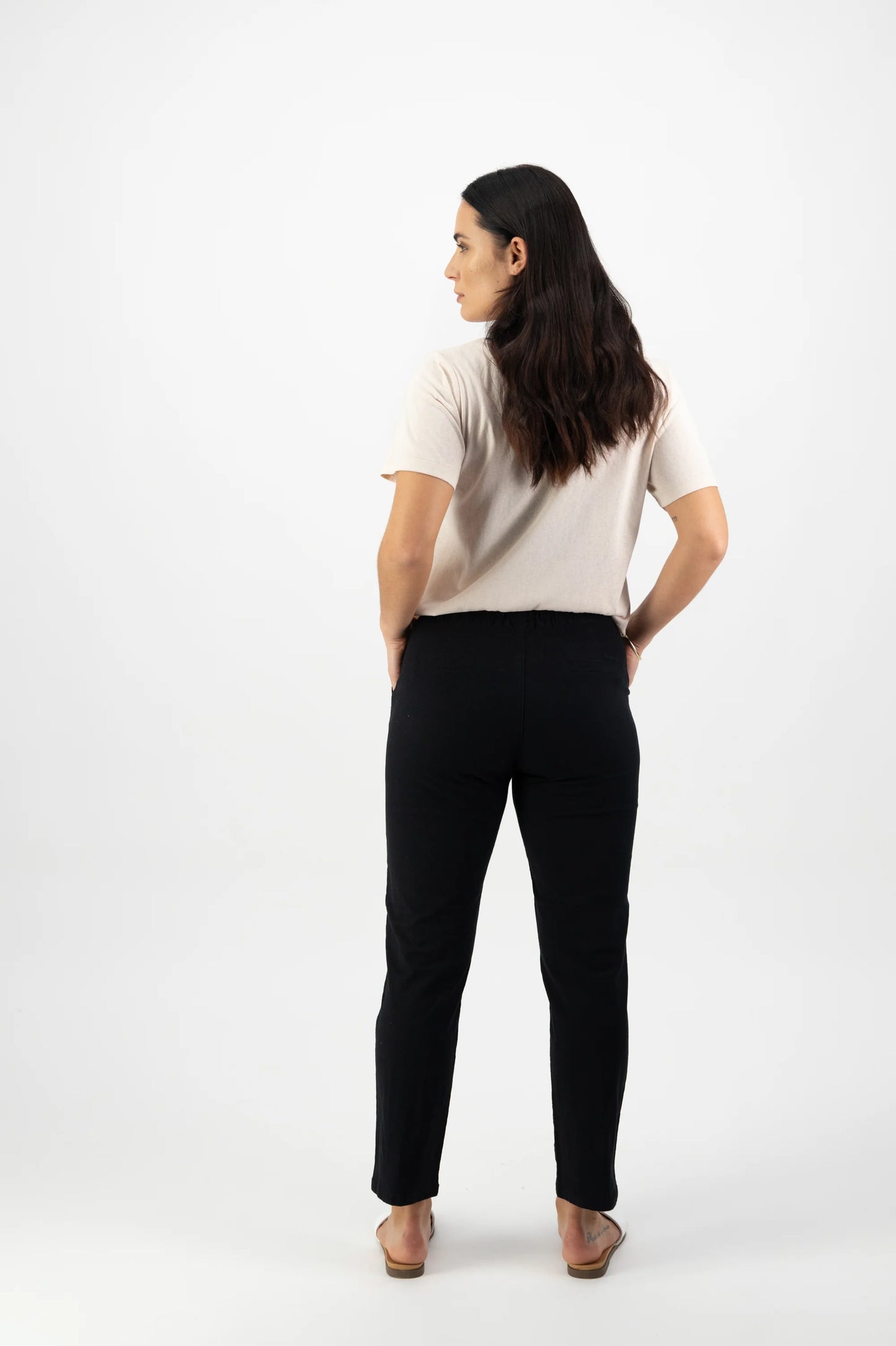 Vassalli - Ankle Grazer Slim Leg Elastic Waist Pant - Black 5791