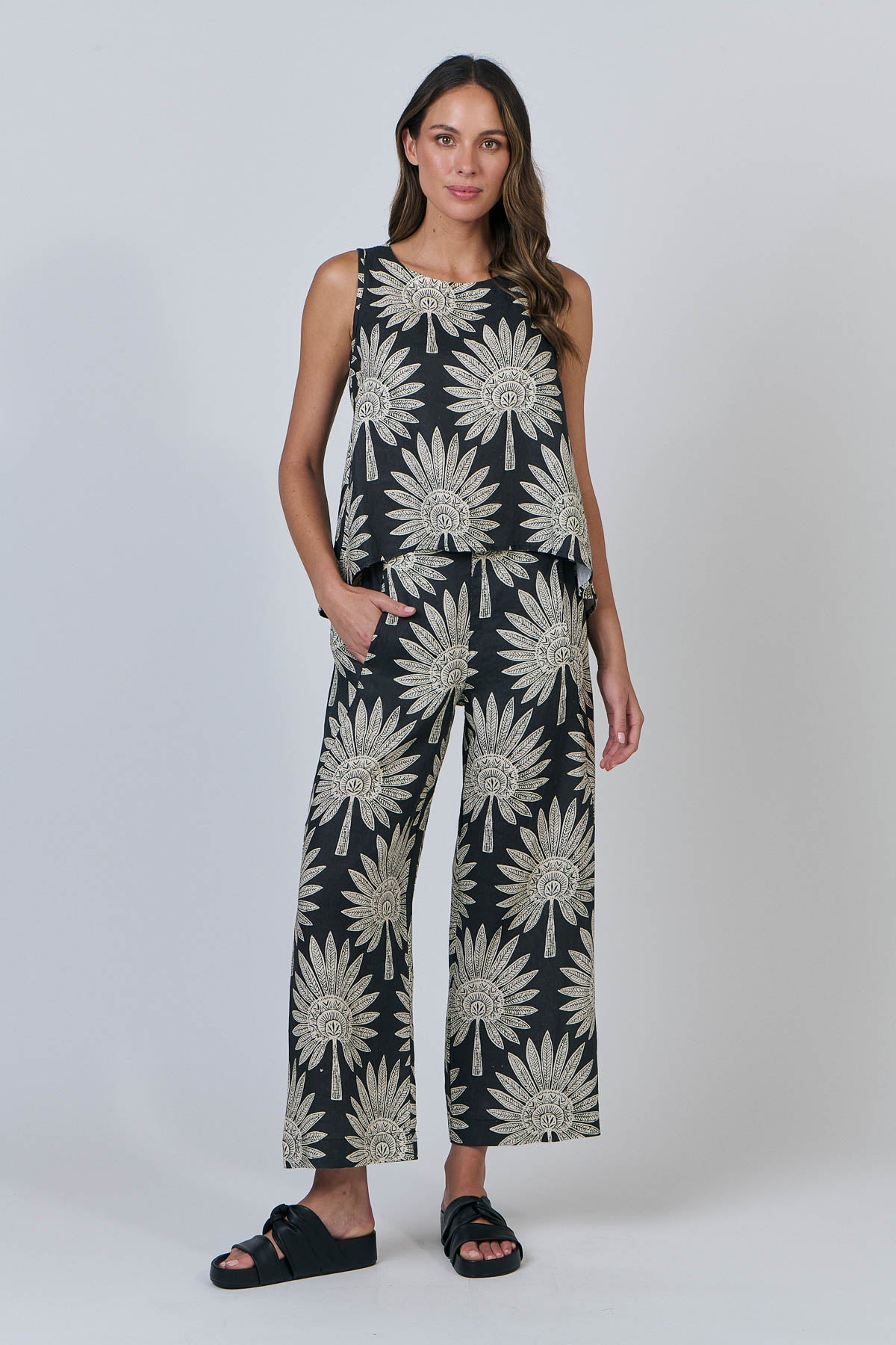 Naturals - Linen Sleeveless Palm Print Top / GA506