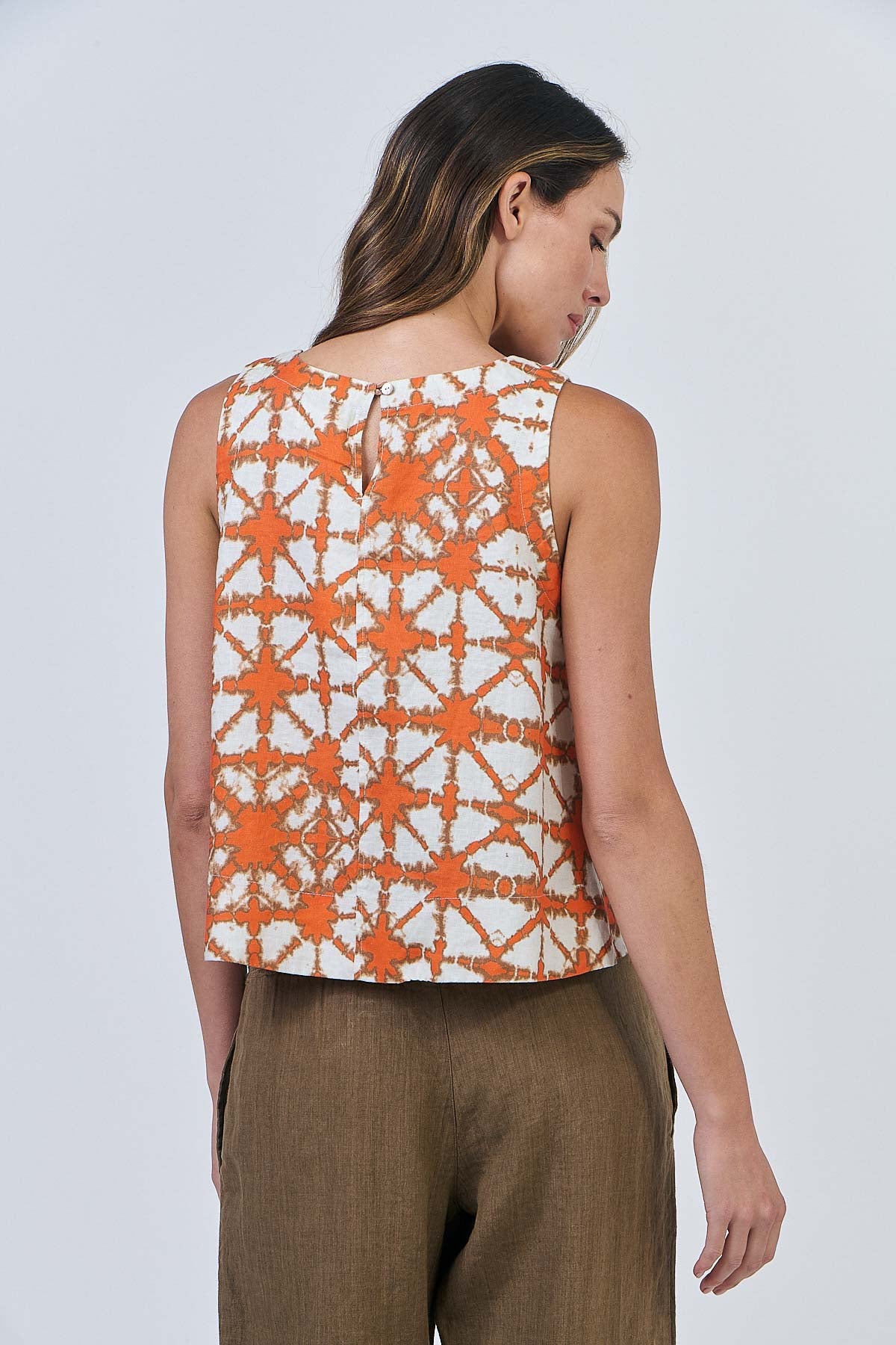 Naturals - Linen Keyhole Back Top / GA561 Urchin
