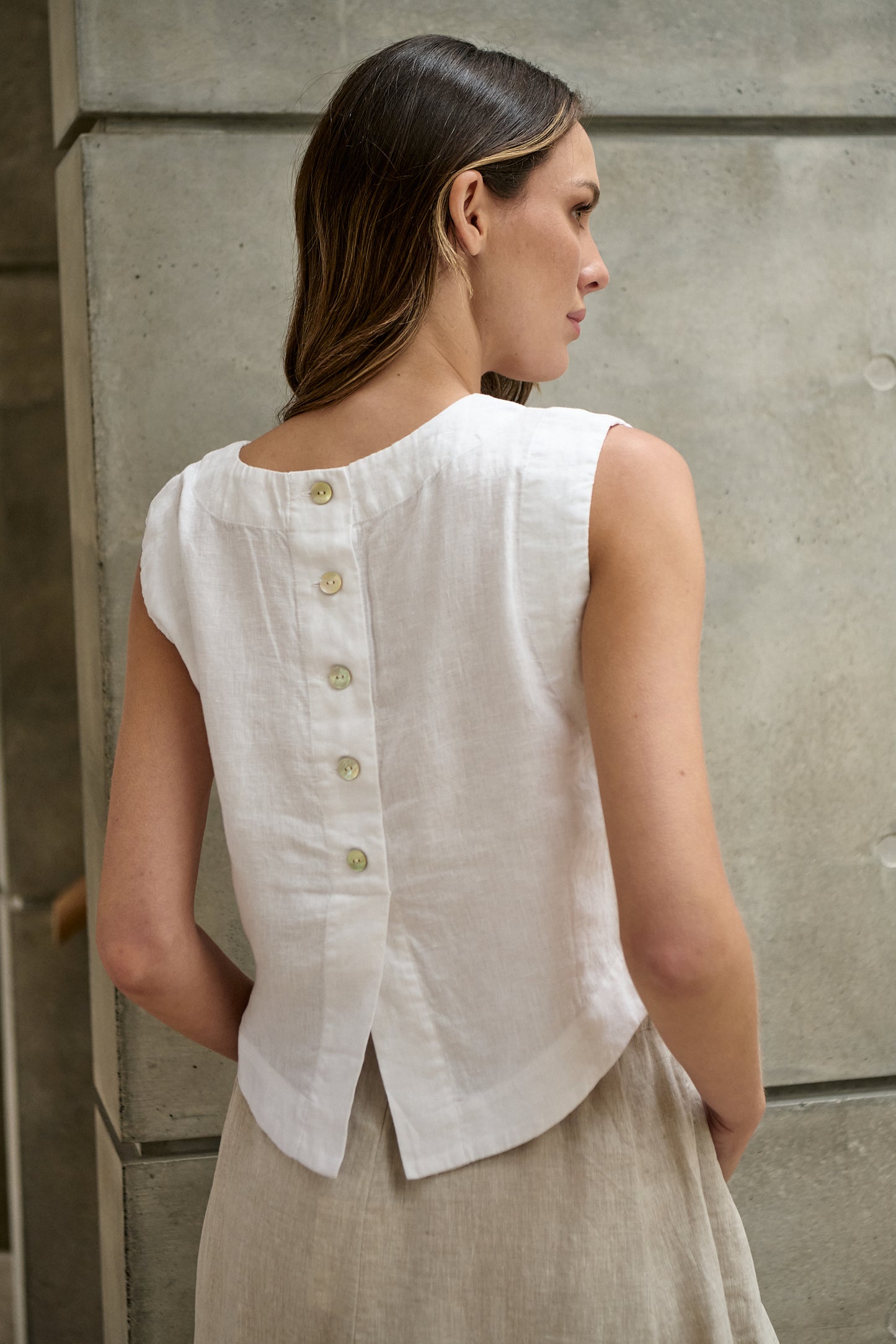 Naturals - Linen Sleeveless Round Neck Top / White GA581