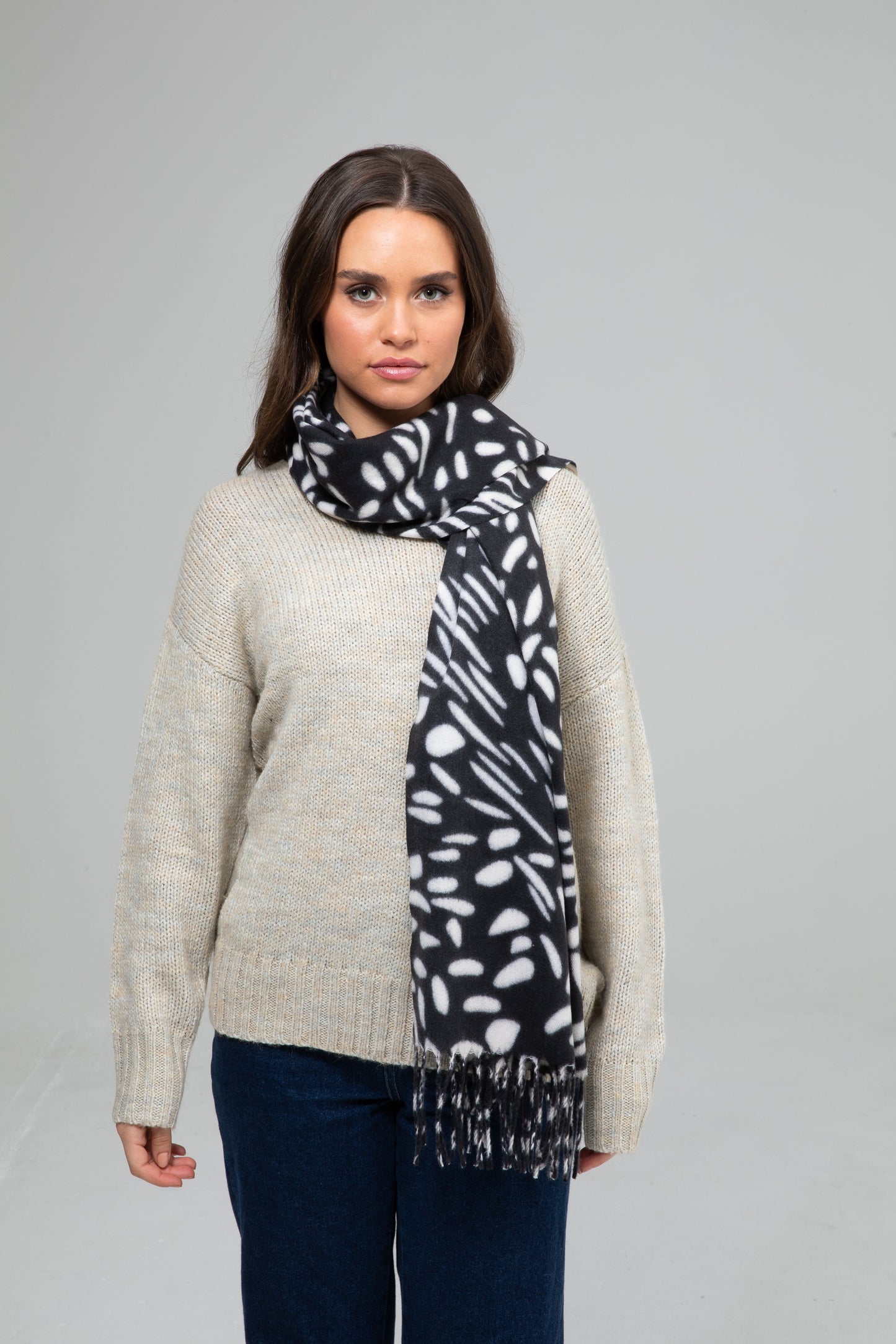 Holiday - Greta Scarf | Black HA25105