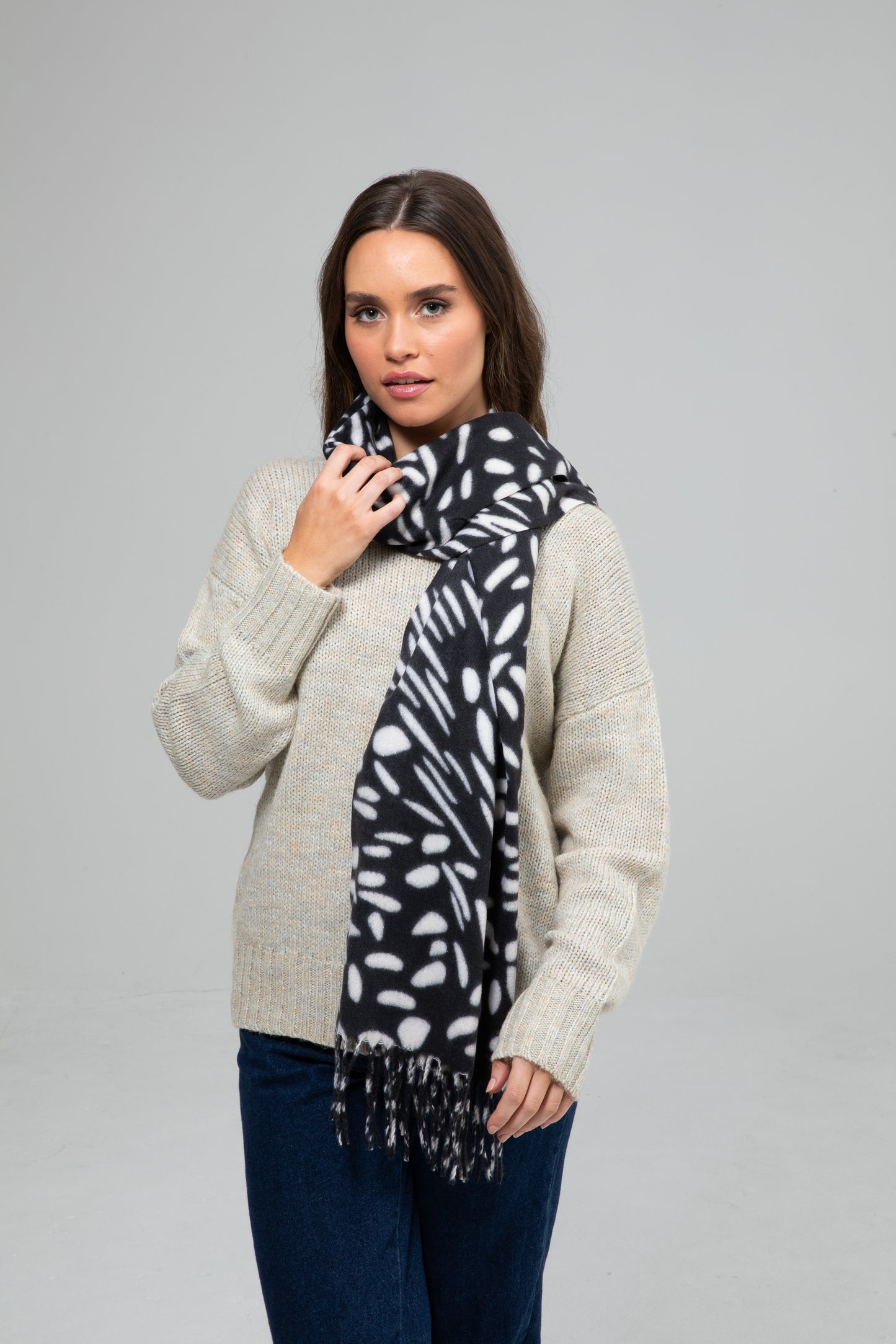 Holiday - Greta Scarf | Black HA25105