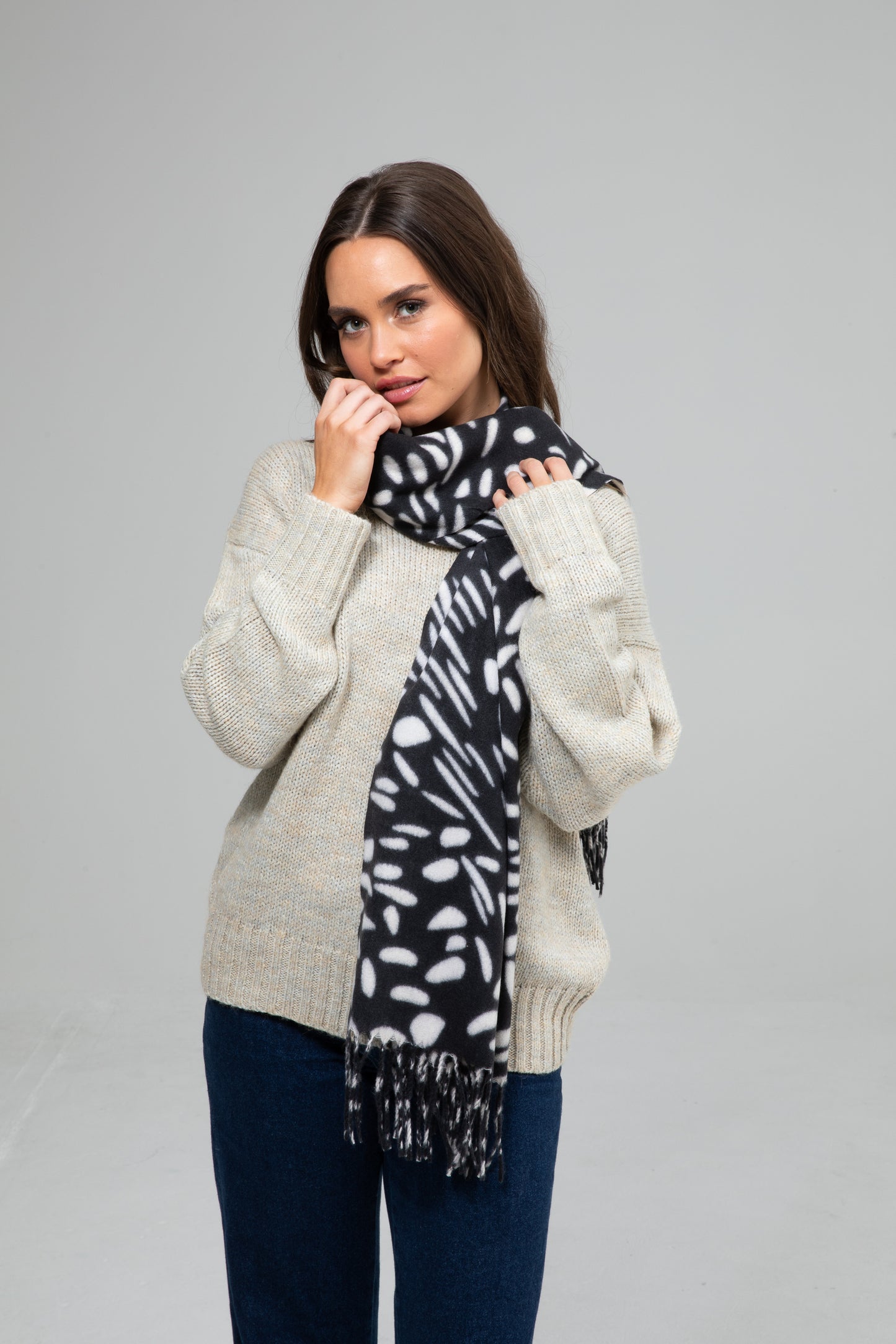 Holiday - Greta Scarf | Black HA25105