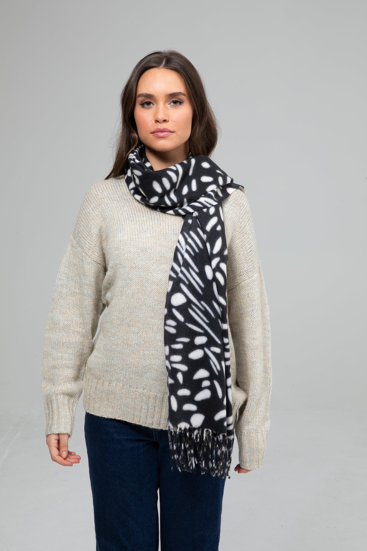 Holiday - Greta Scarf | Black HA25105