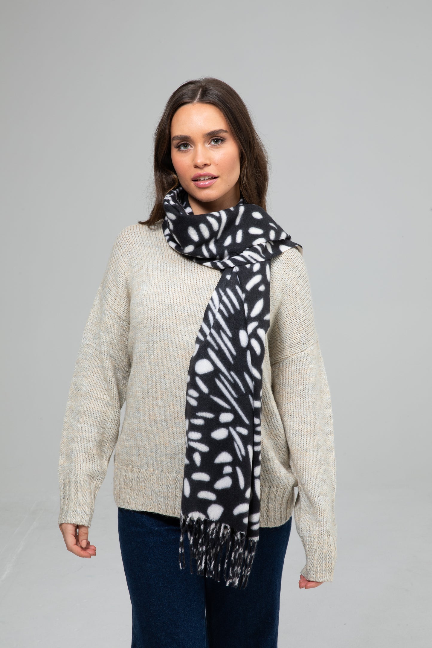 Holiday - Greta Scarf | Black HA25105
