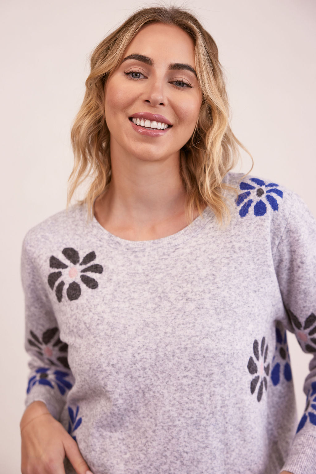 Kaleido - Wool Flower Sweater Silver Combo | K18S