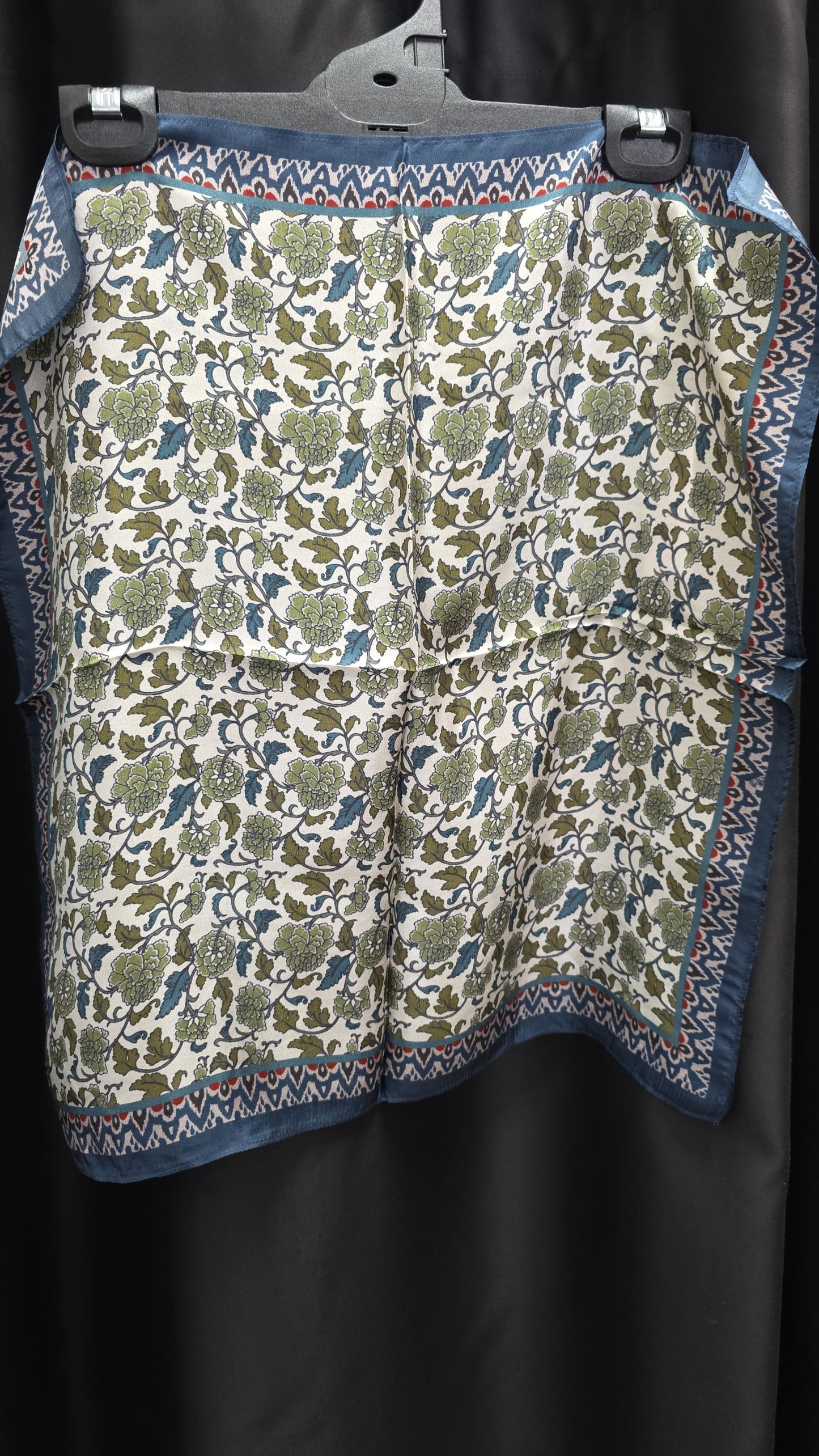 Directions International - Classic Scarf / SKOCLAX50