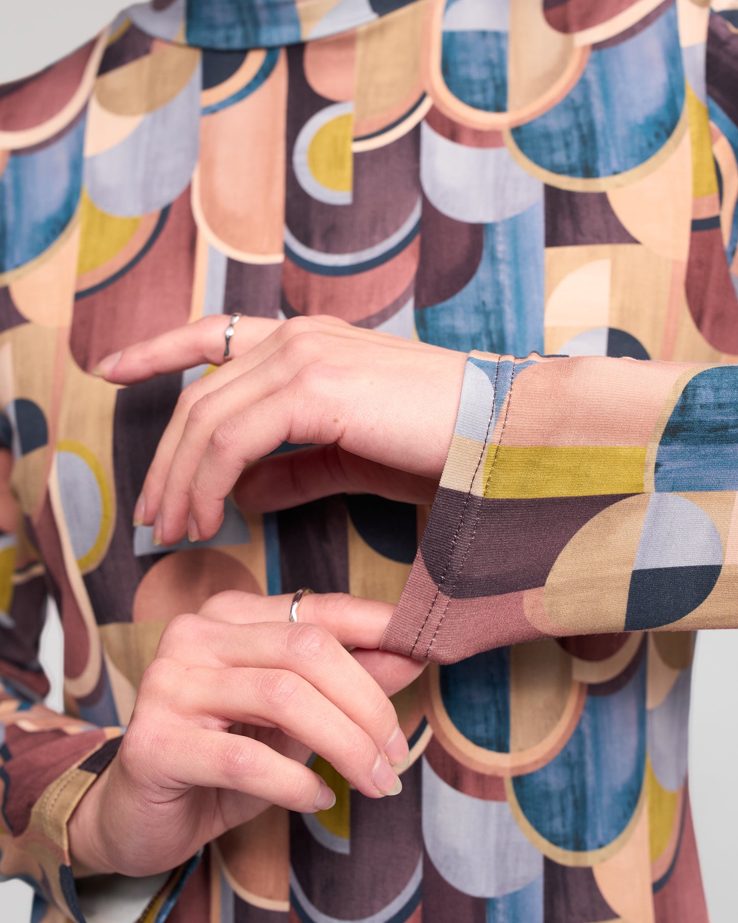 Vassalli - Long Sleeve High Neck Printed Knit Top / 4344