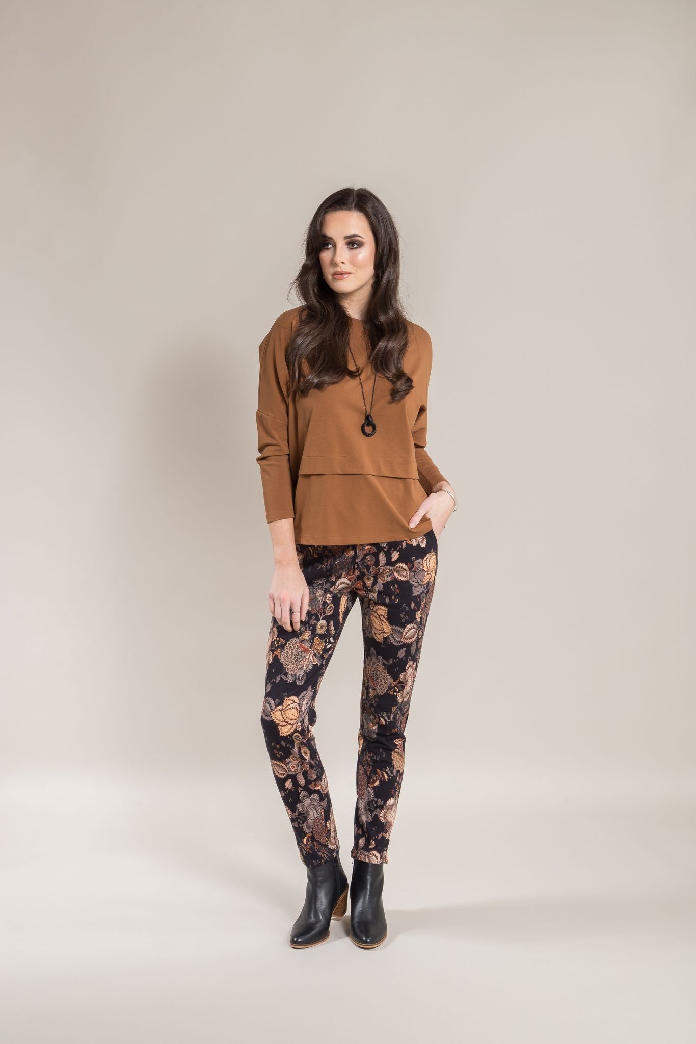 5899A Vintage – Skinny Leg Ankle Grazer Printed Pant with Elastic