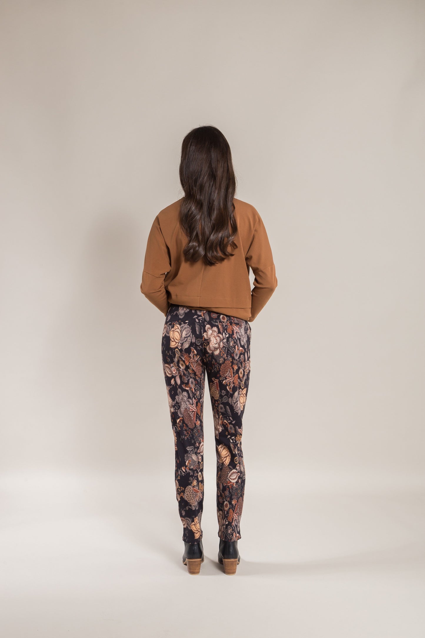 5899A Vintage – Skinny Leg Ankle Grazer Printed Pant with Elastic