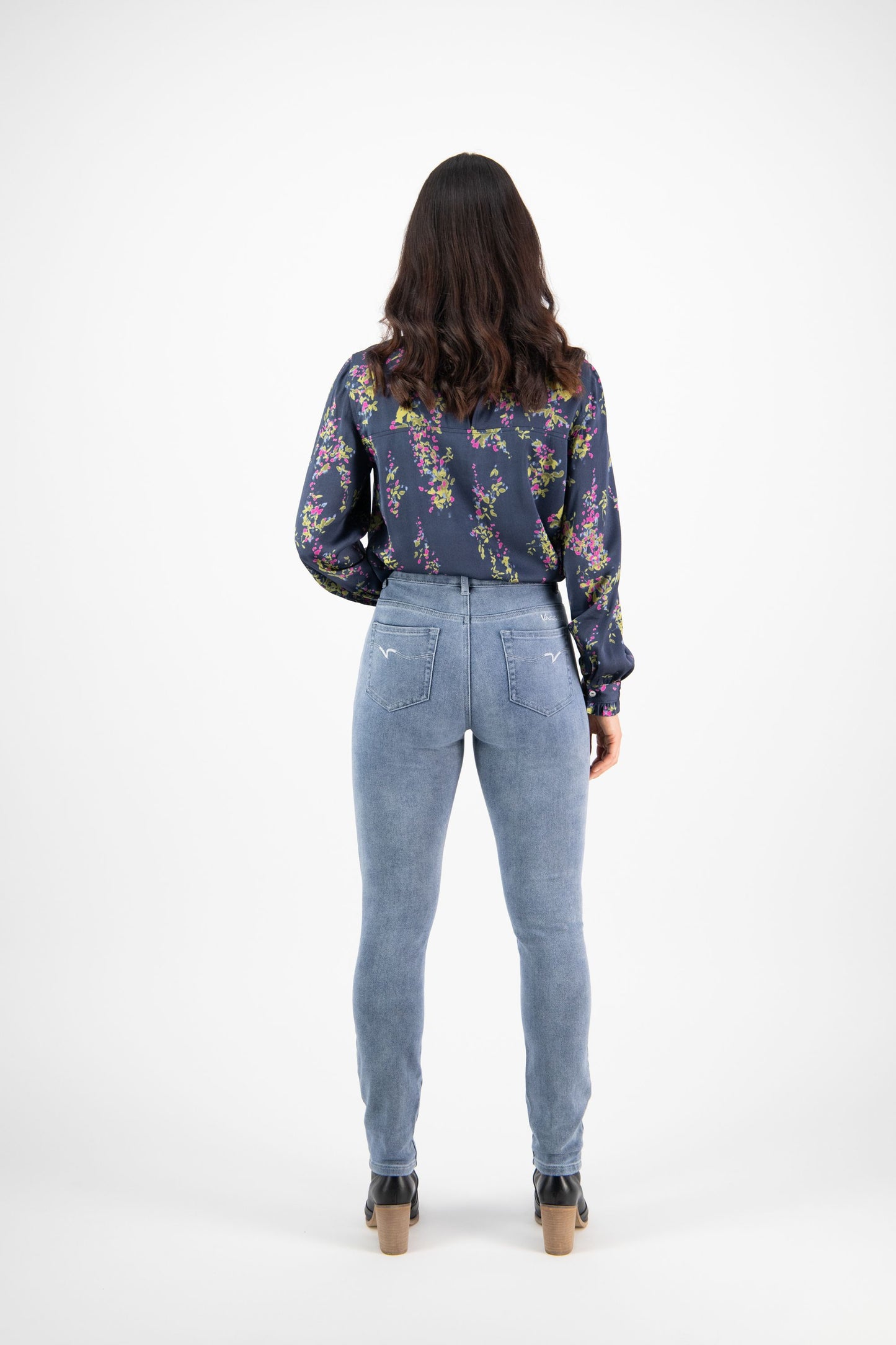 Vassalli Skinny Leg Full Length Jean in Angle Knit Denim Vintage Wash | V5990