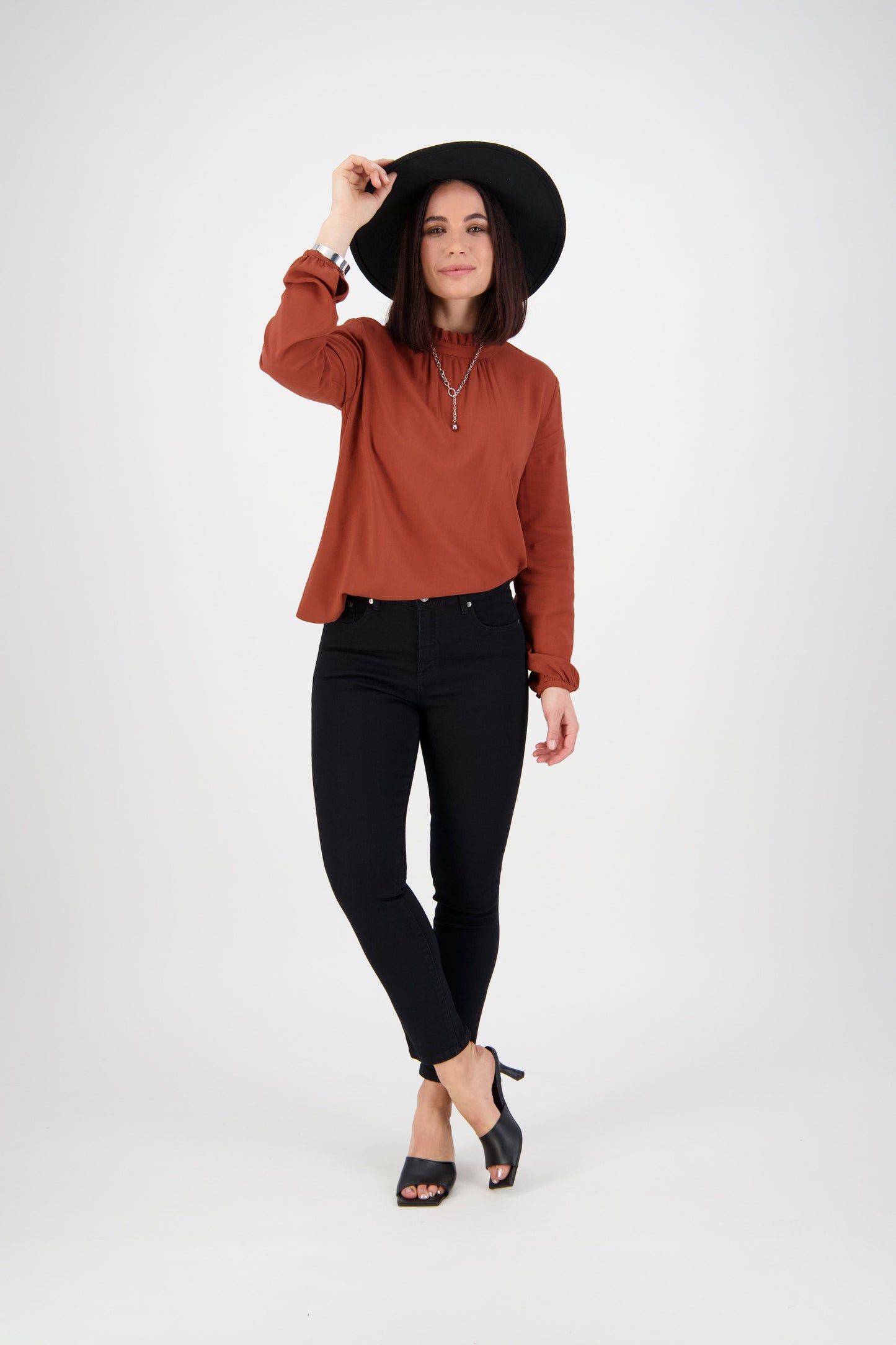 Vassalli Skinny Leg Ankle Grazer Jean | Black Denim V5744