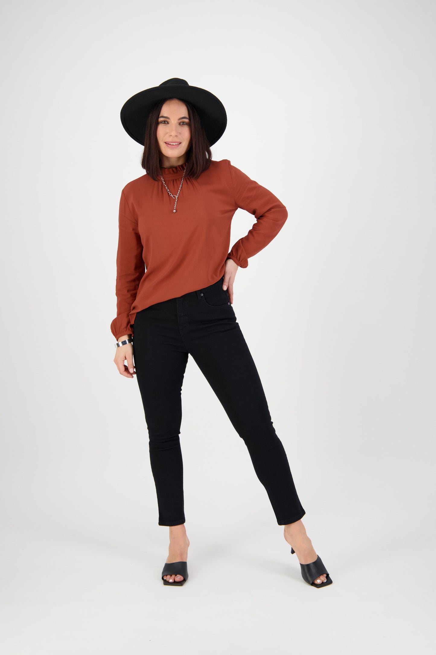 Vassalli Skinny Leg Ankle Grazer Jean | Black Denim V5744