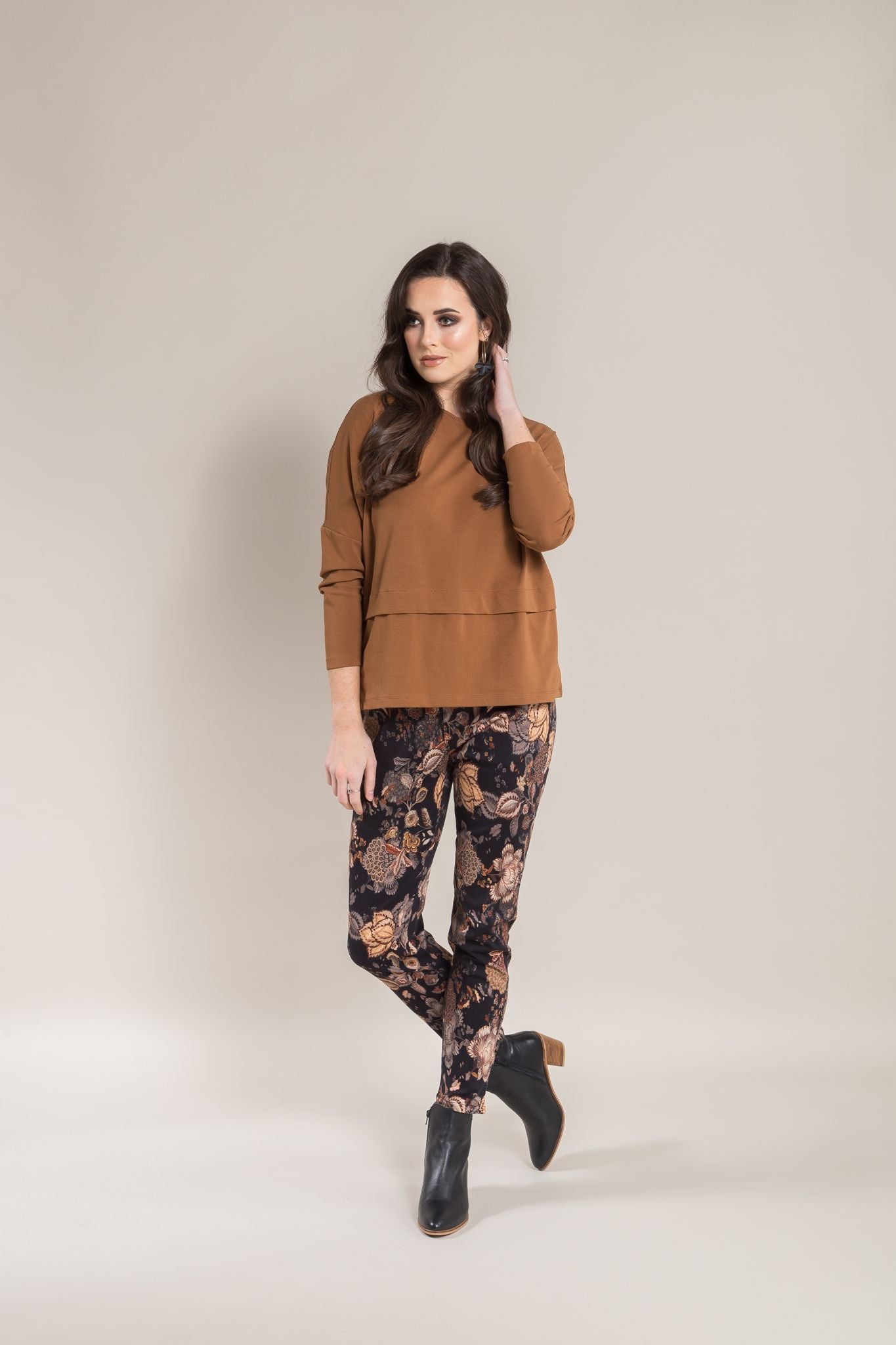 5899A Vintage – Skinny Leg Ankle Grazer Printed Pant with Elastic