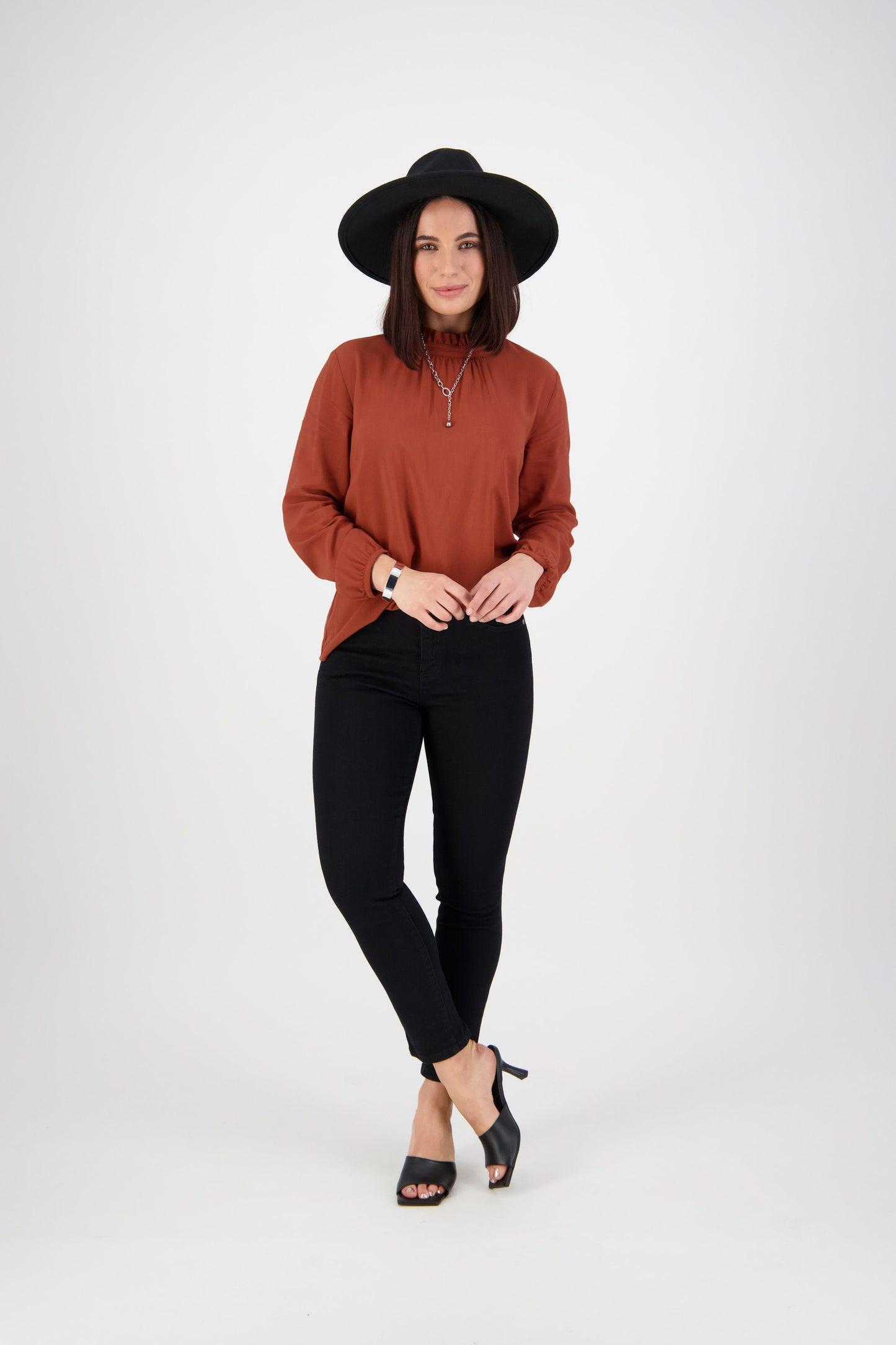 Vassalli Skinny Leg Ankle Grazer Jean | Black Denim V5744