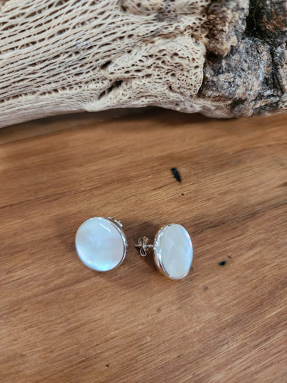 TMOVJ -White Mother of Pearl Shell Stud Earrings