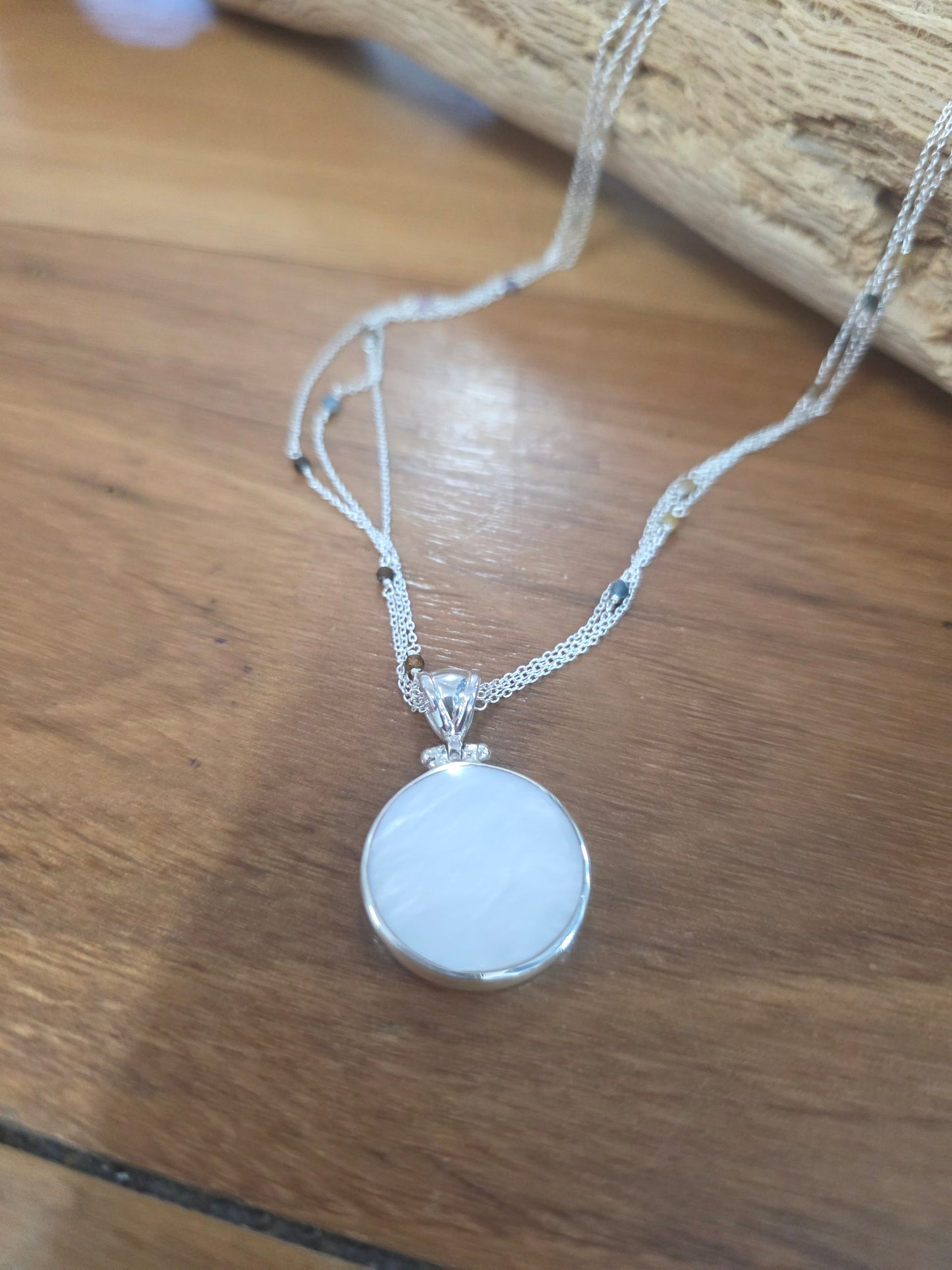 The Merchant of Venus Reversible Mother of Pearl Necklace