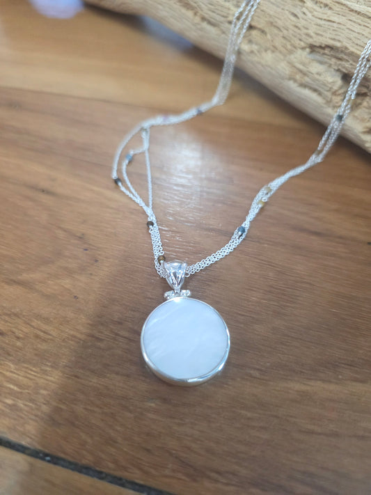 The Merchant of Venus Reversible Mother of Pearl Necklace