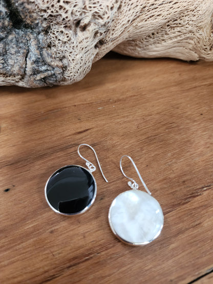 TMOVJ - Pearl/Black Shell/Mother of Pearl Two-Sided Earrings. 20mm