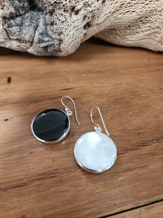 TMOVJ - Pearl/Black Shell/Mother of Pearl Two-Sided Earrings. 25mm