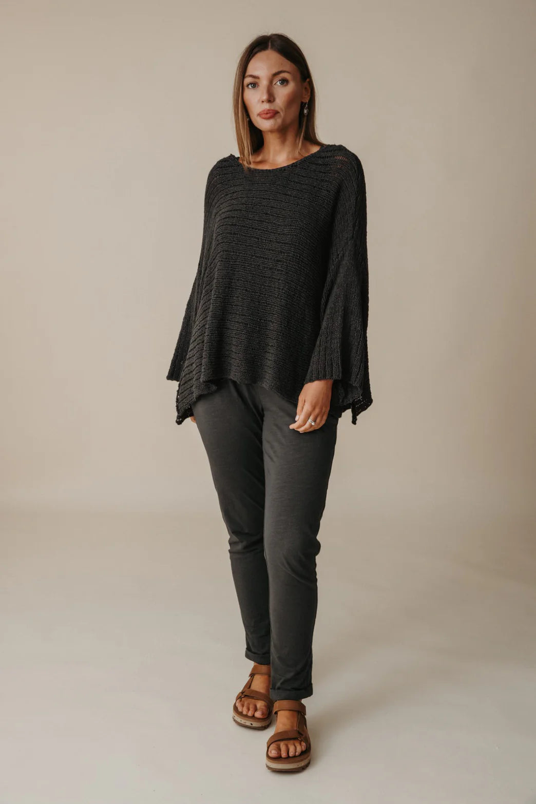 Talamaya - Coast-to-Coast Pullover Black Sand | 7SKF102