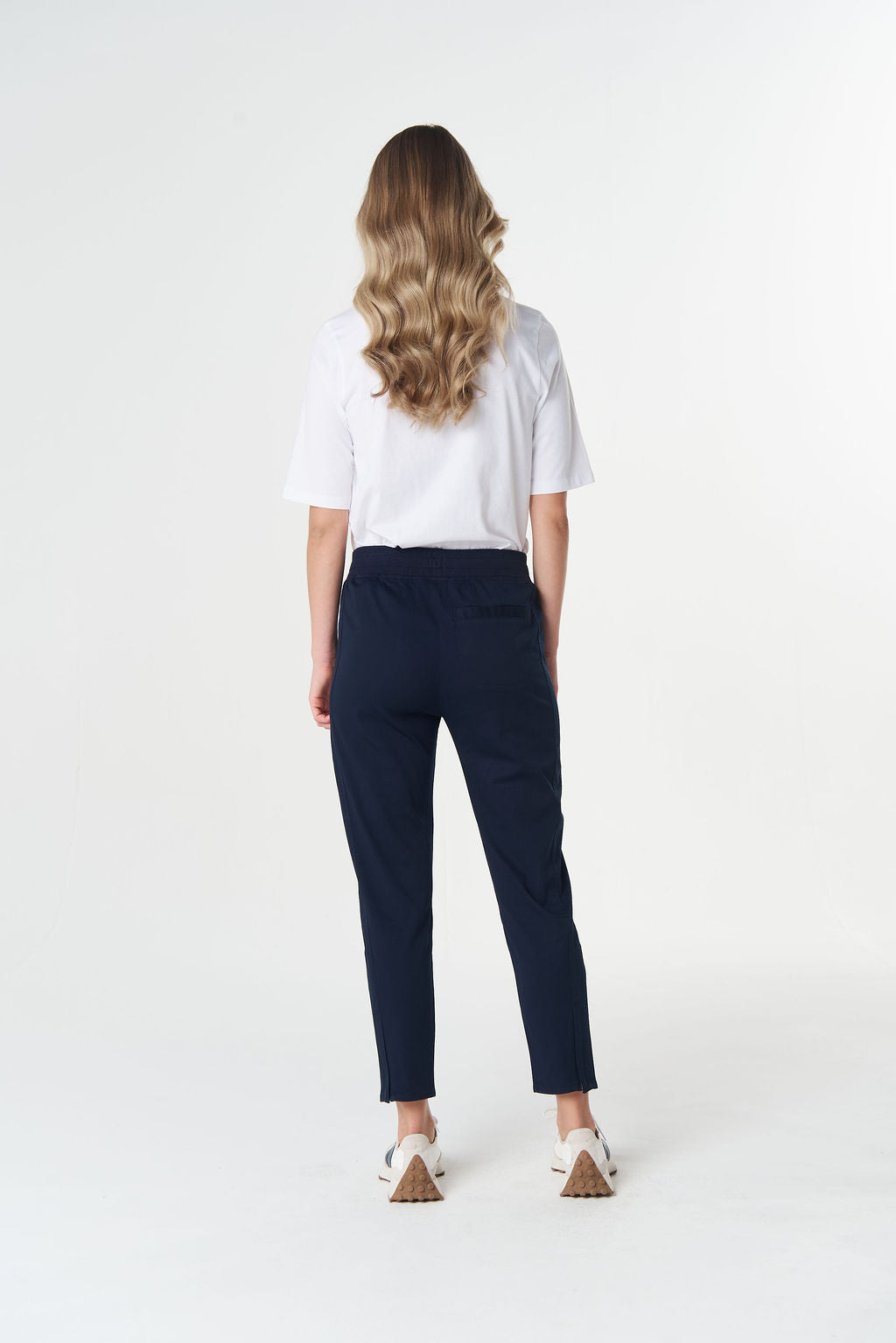 Goondiwindi Cotton - Vine Cropped Stretch Jogger | 5310