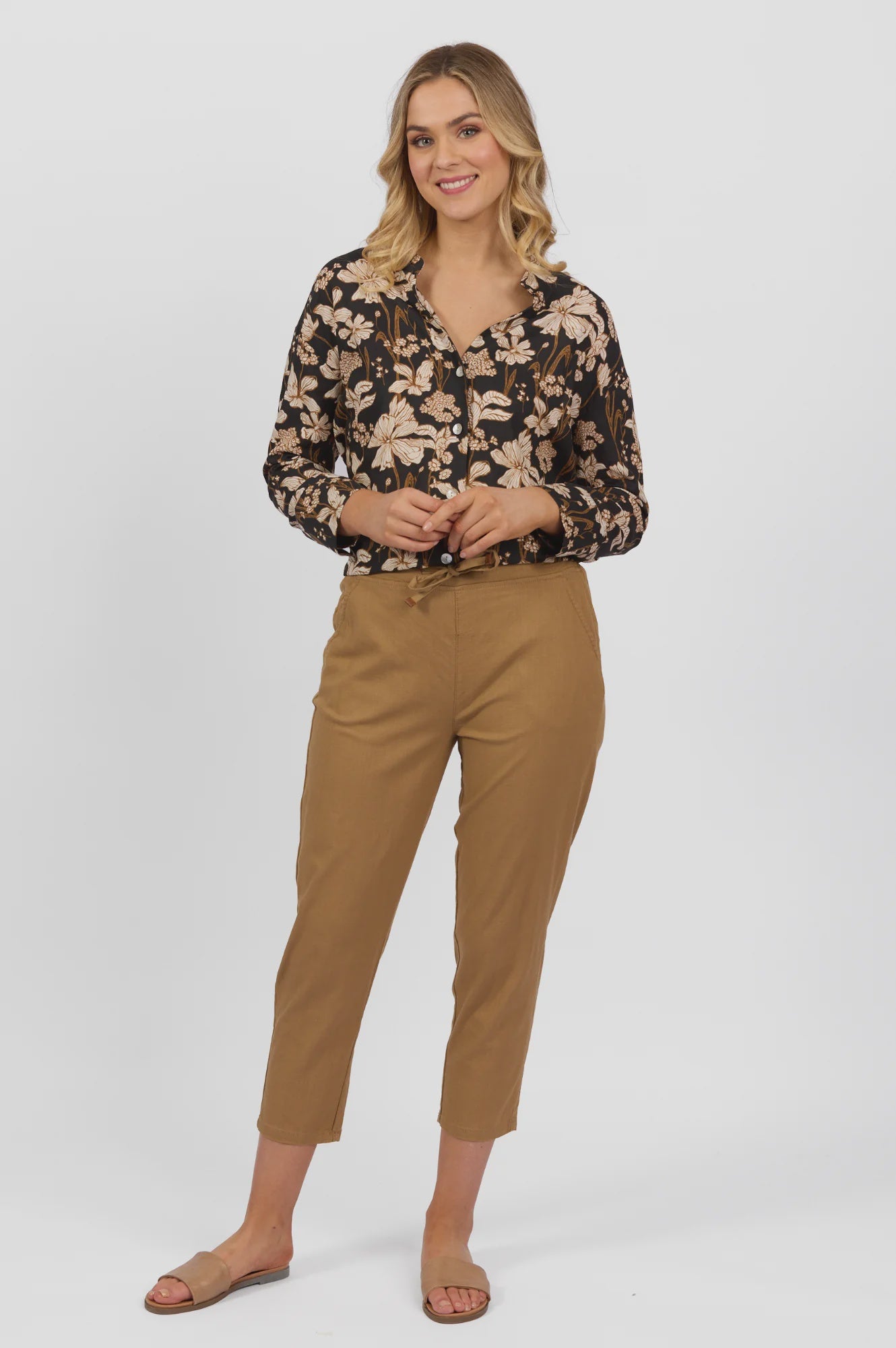 Vassalli - 7/8 Length Skinny Leg Elastic Waist Pant - Caramel 5790