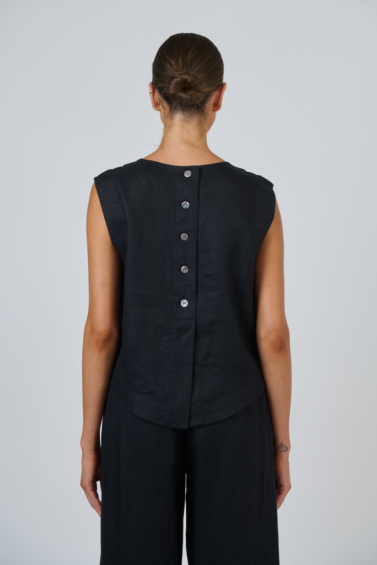 Naturals by O & J - Linen Sleeveless Top | GA581