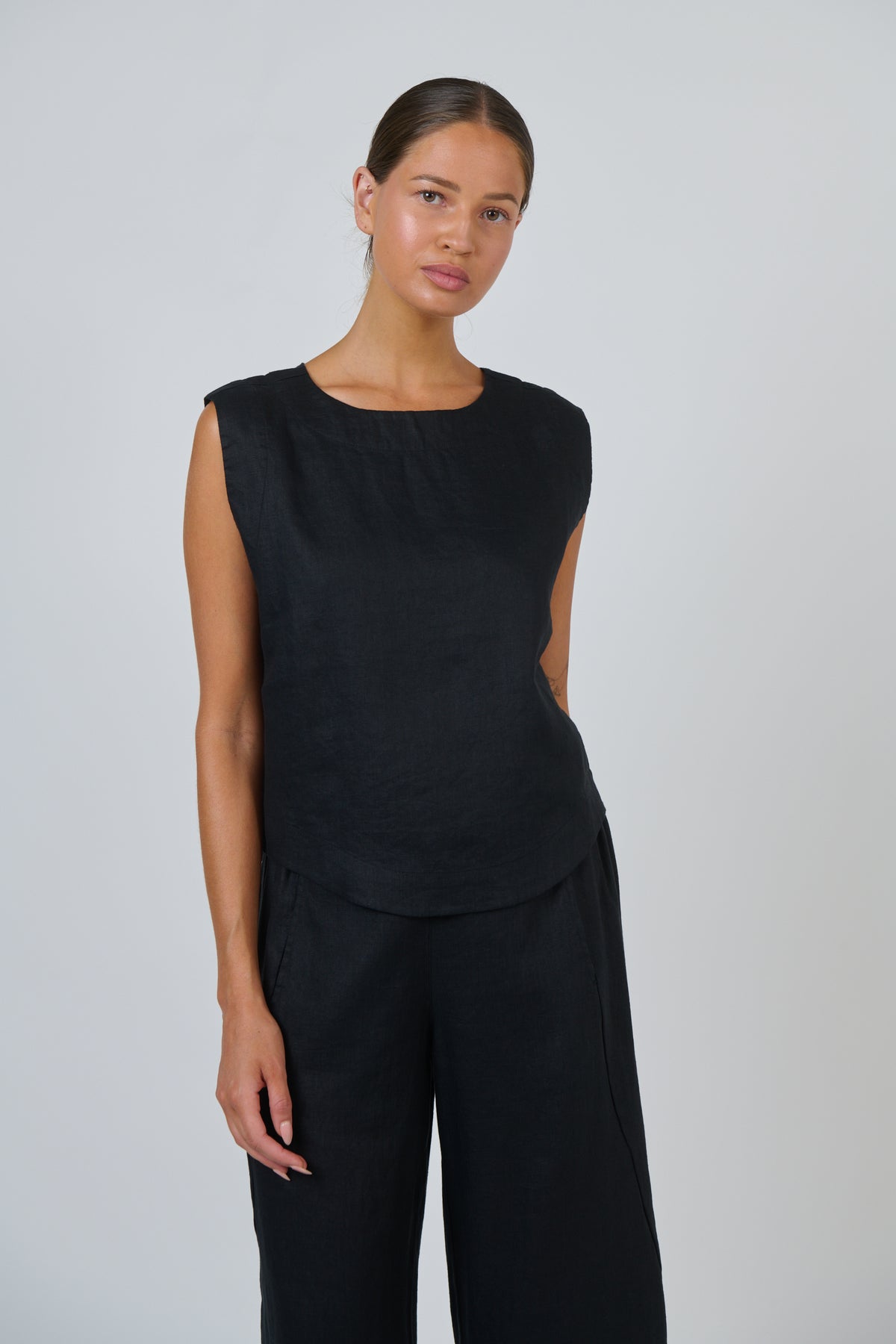 Naturals by O & J - Linen Sleeveless Top | GA581