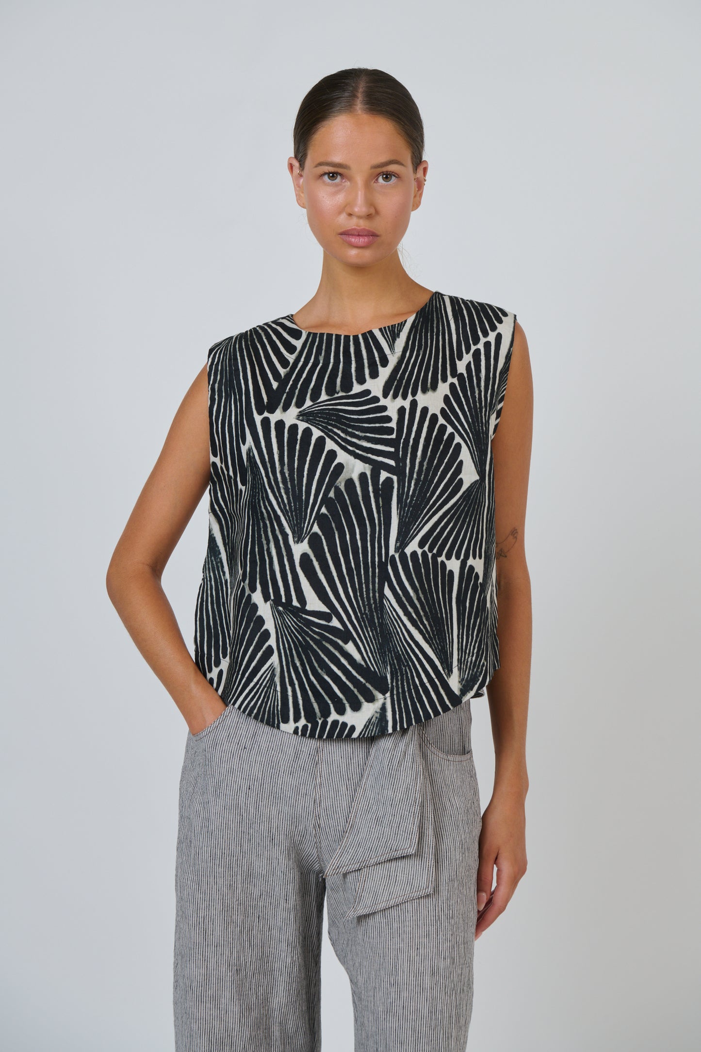 Naturals by O & J - Linen Sleeveless Top | GA581