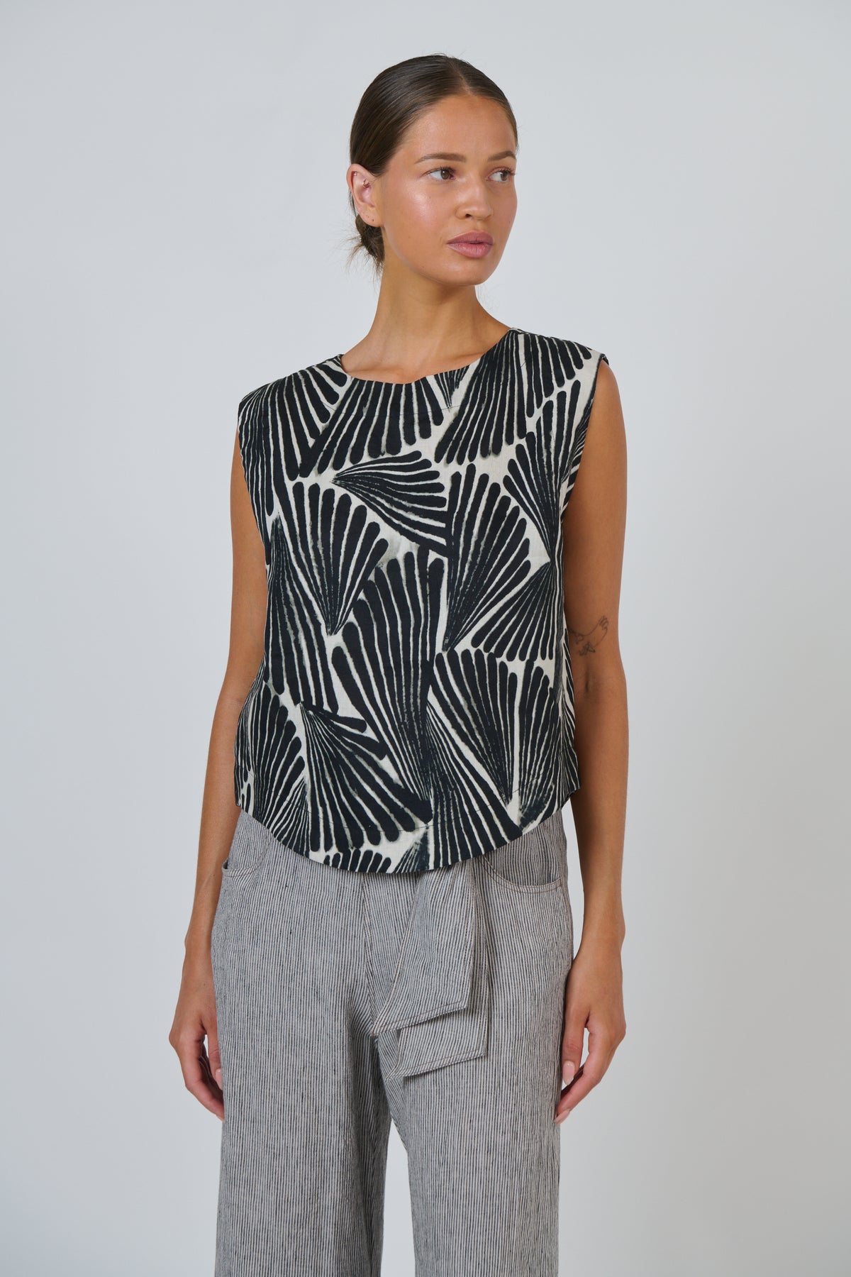 Naturals by O & J - Linen Sleeveless Top | GA581