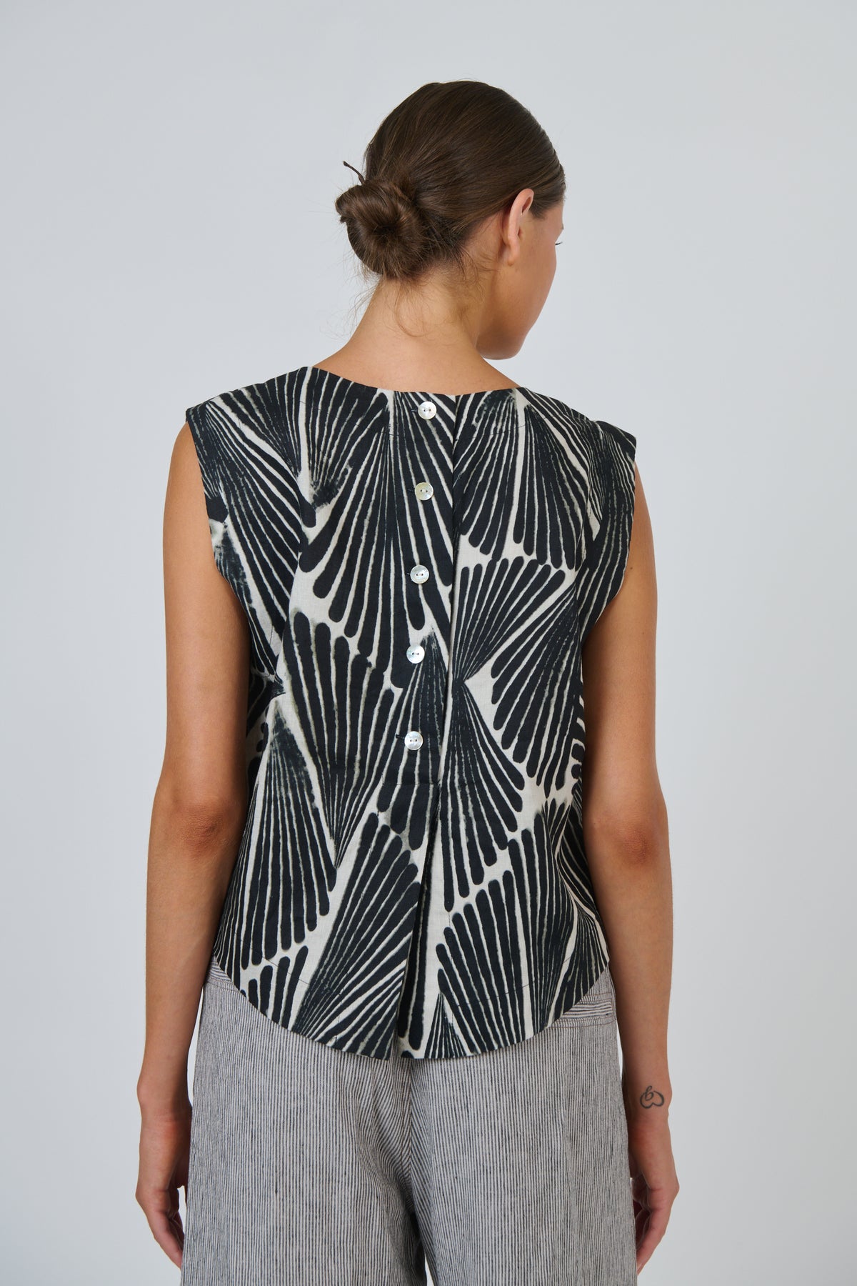Naturals by O & J - Linen Sleeveless Top | GA581
