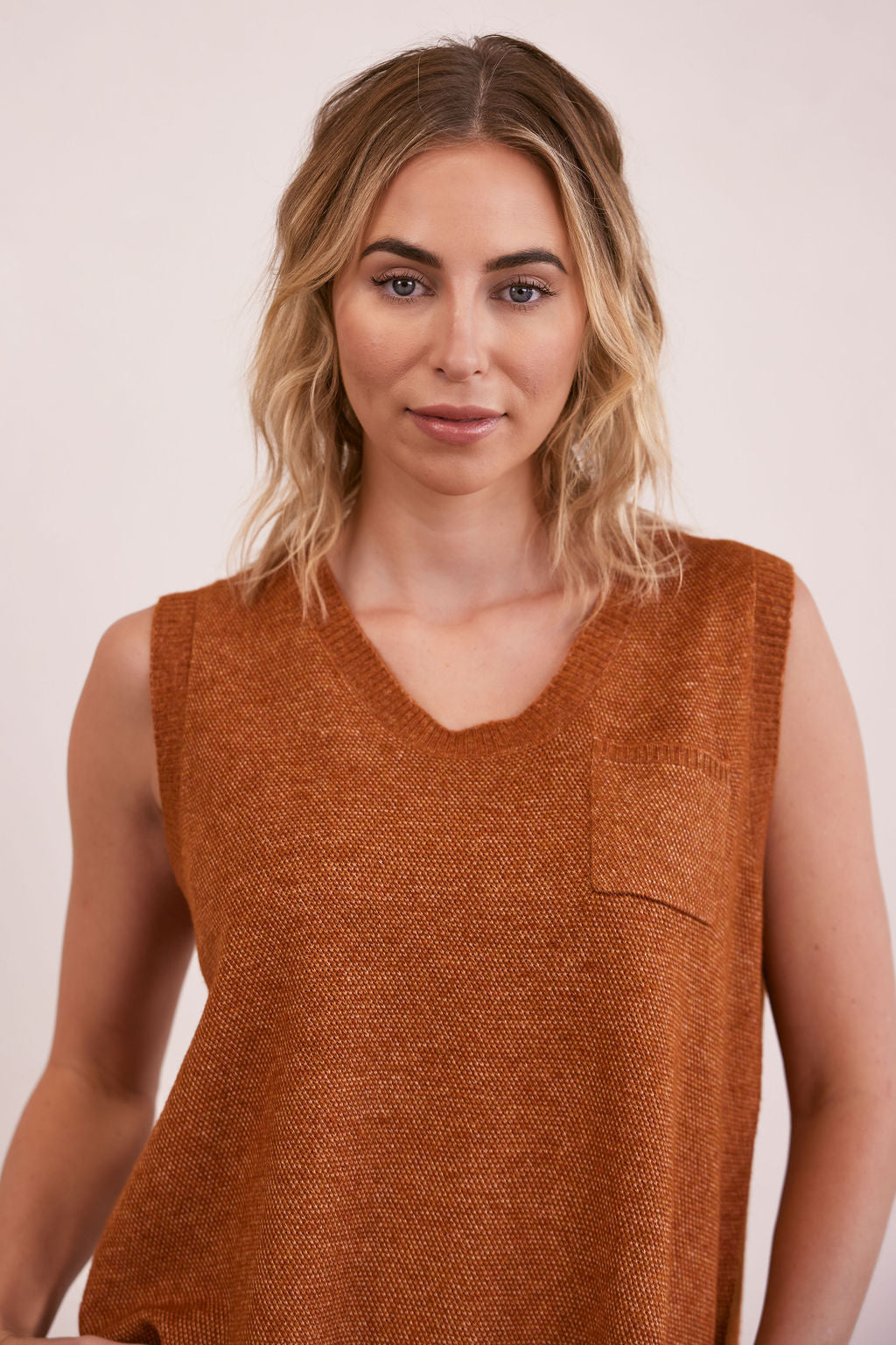 Kaleido - Wool V Neck Dipped Hem Knit Copper | K11C