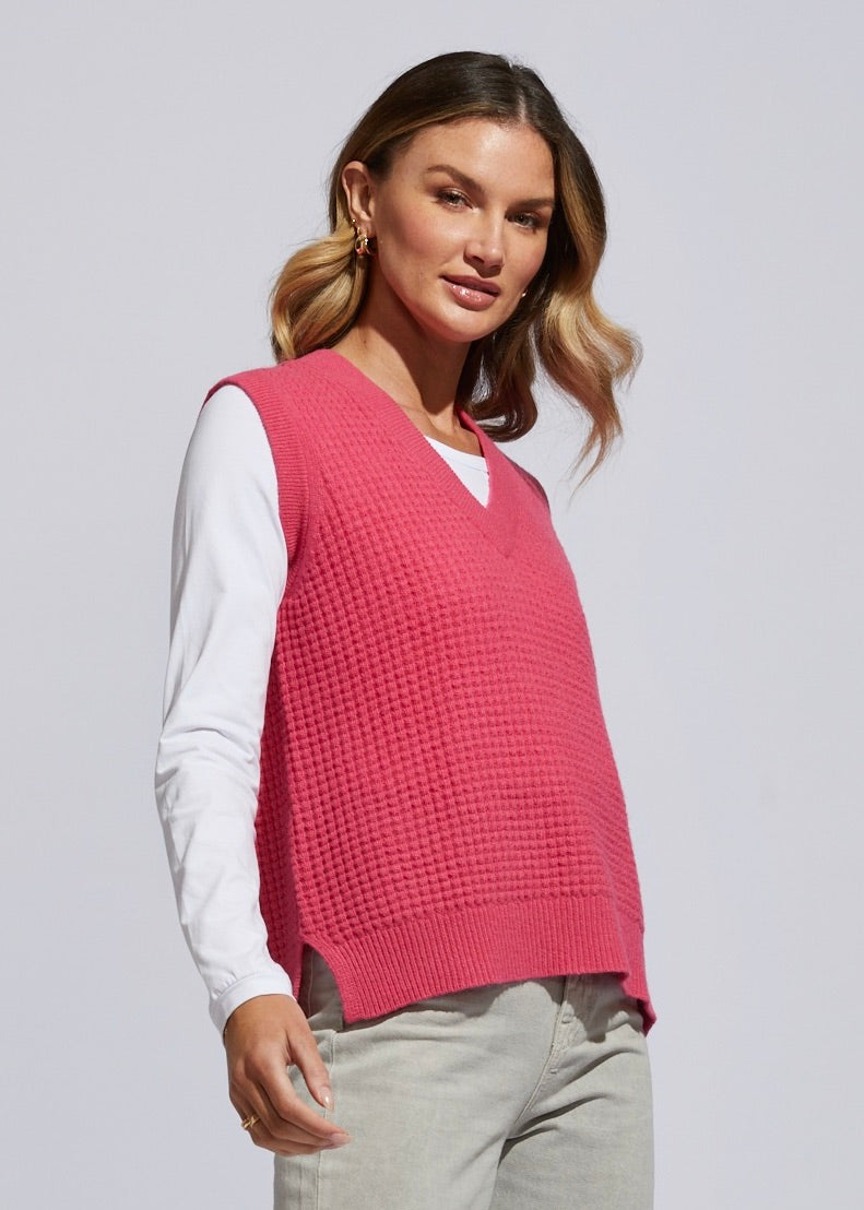 LD & CO - Textured Vest Fuchsia | LC6183