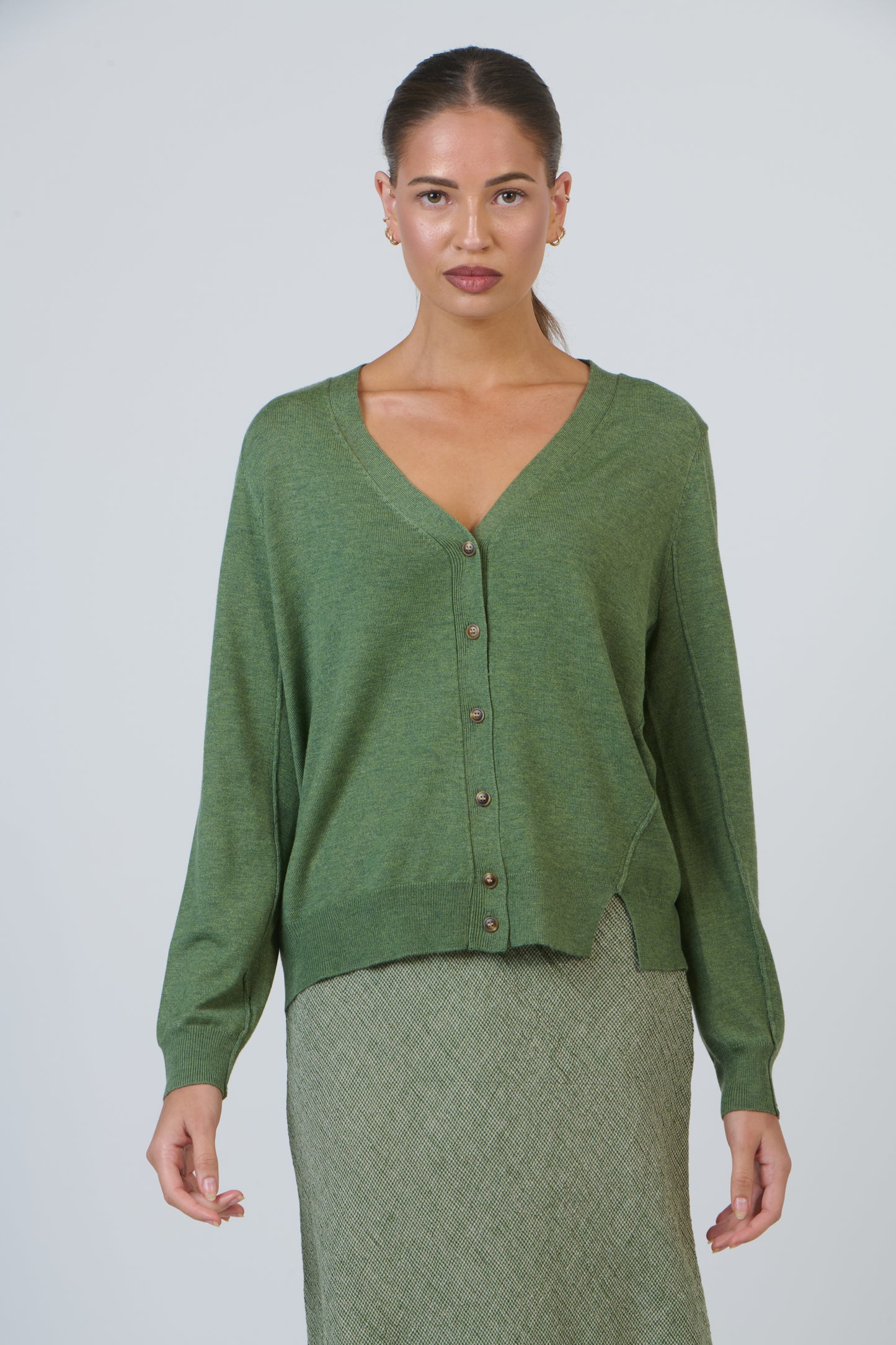 Olive et Julie - V-Neck Button Knit Top OJW37