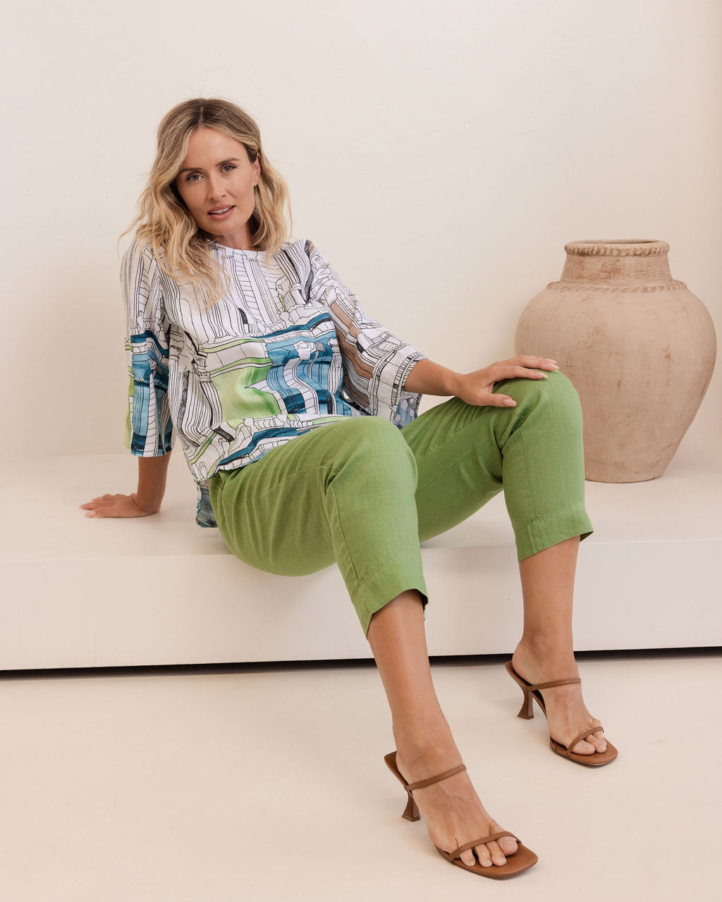 See Saw - 100% Linen 3/4 Sleeve Curved Hem Top / SS391