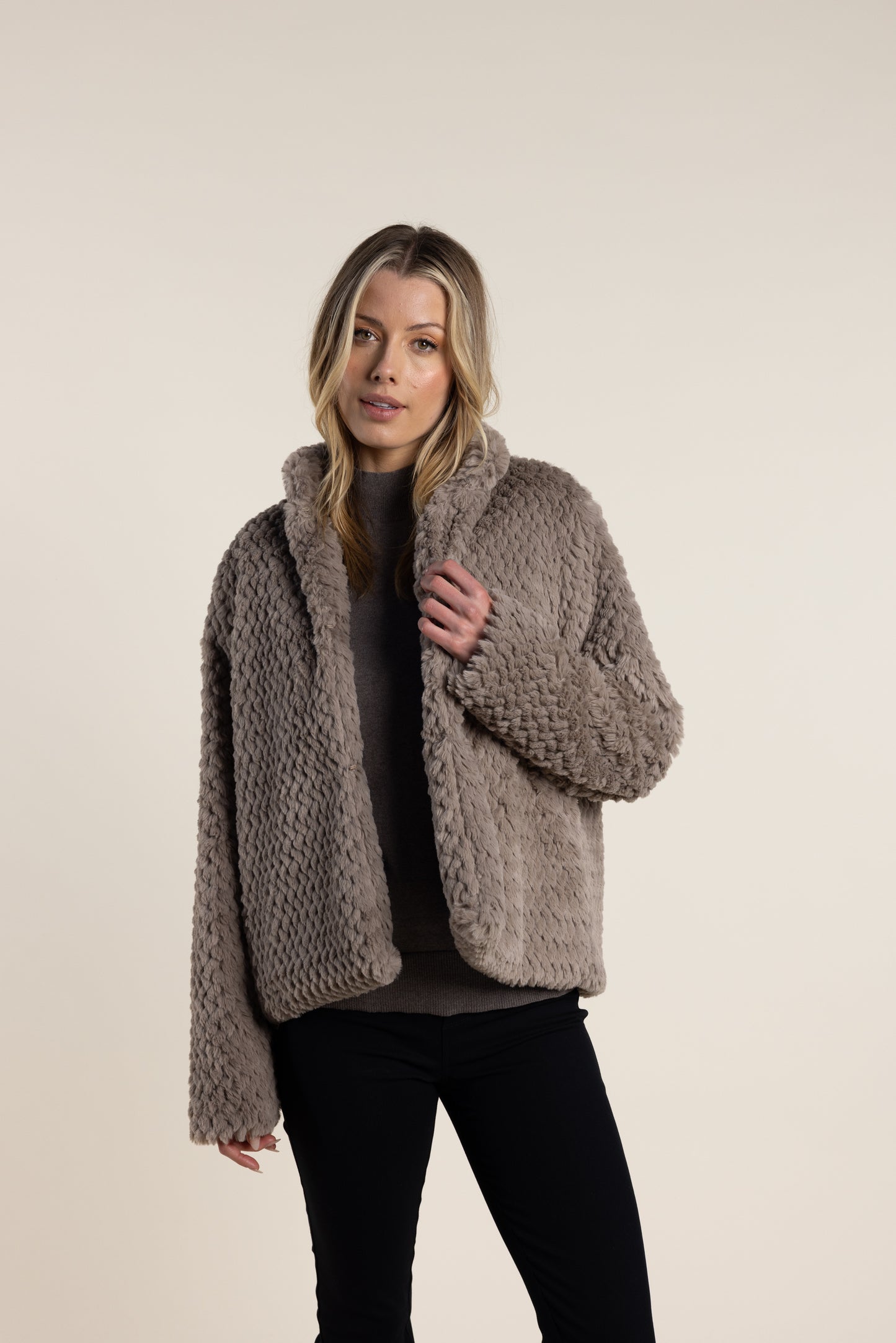 Two T's - Textured Fur Jacket Clove | 2761