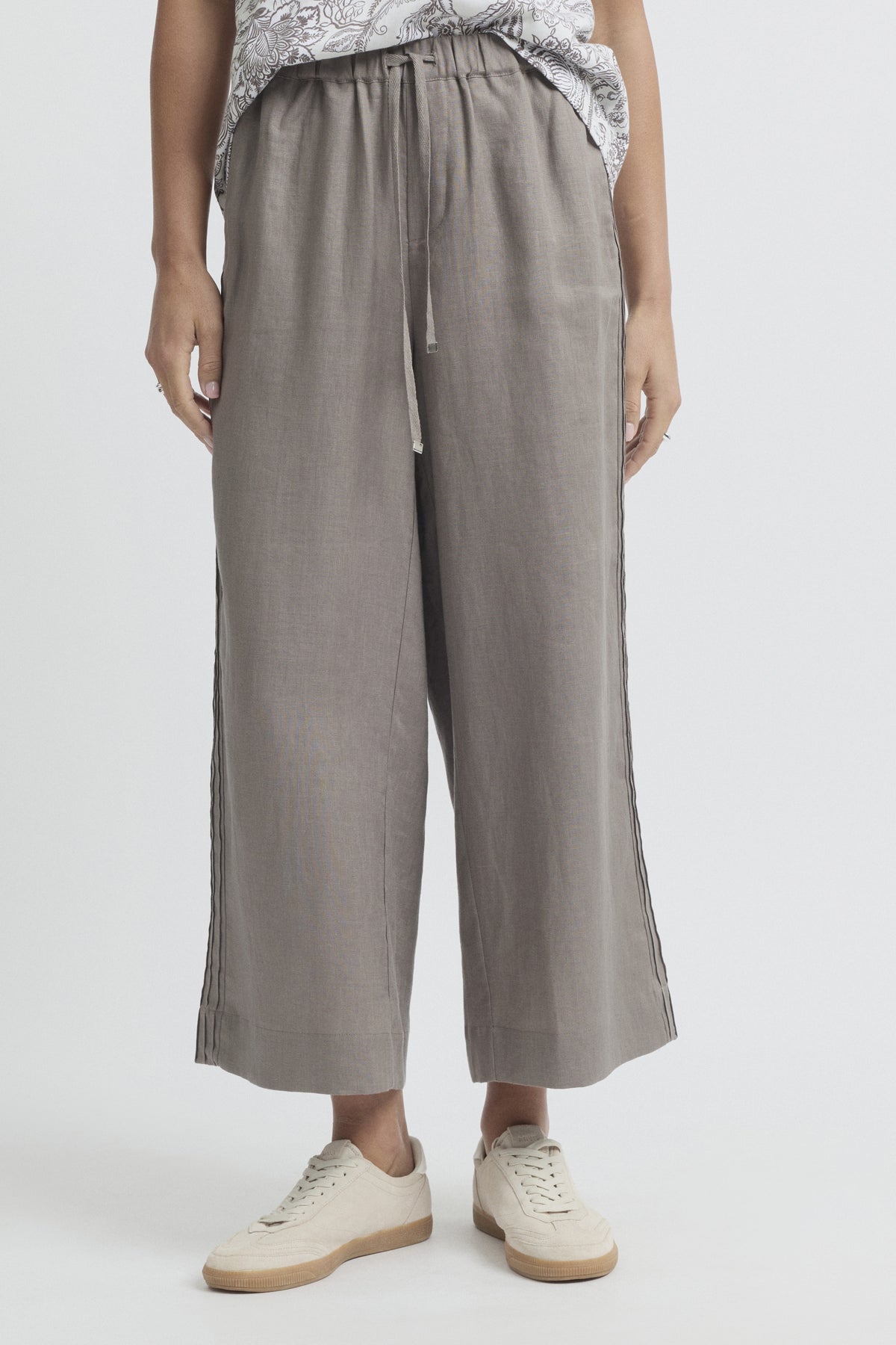 Yarra Trail - Tirari Pintuck Pant | YTWN8064