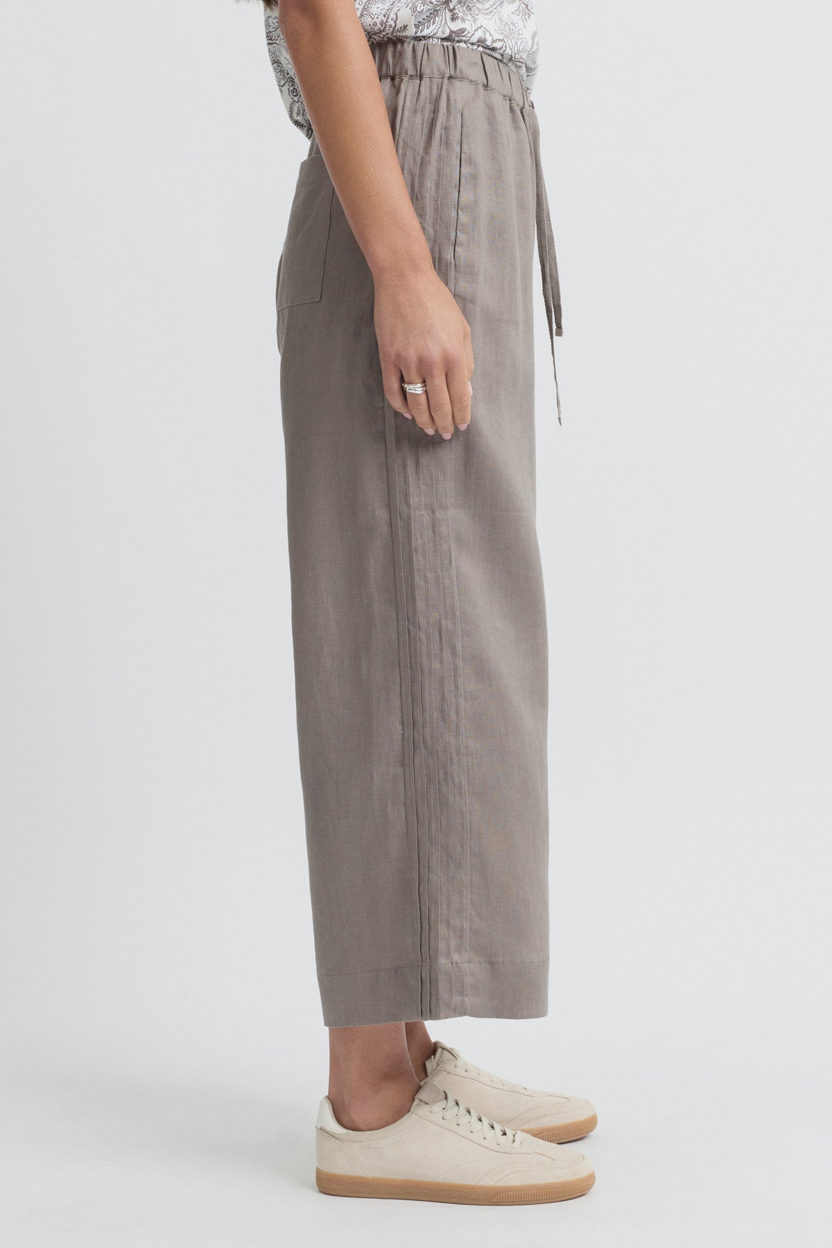 Yarra Trail - Tirari Pintuck Pant | YTWN8064