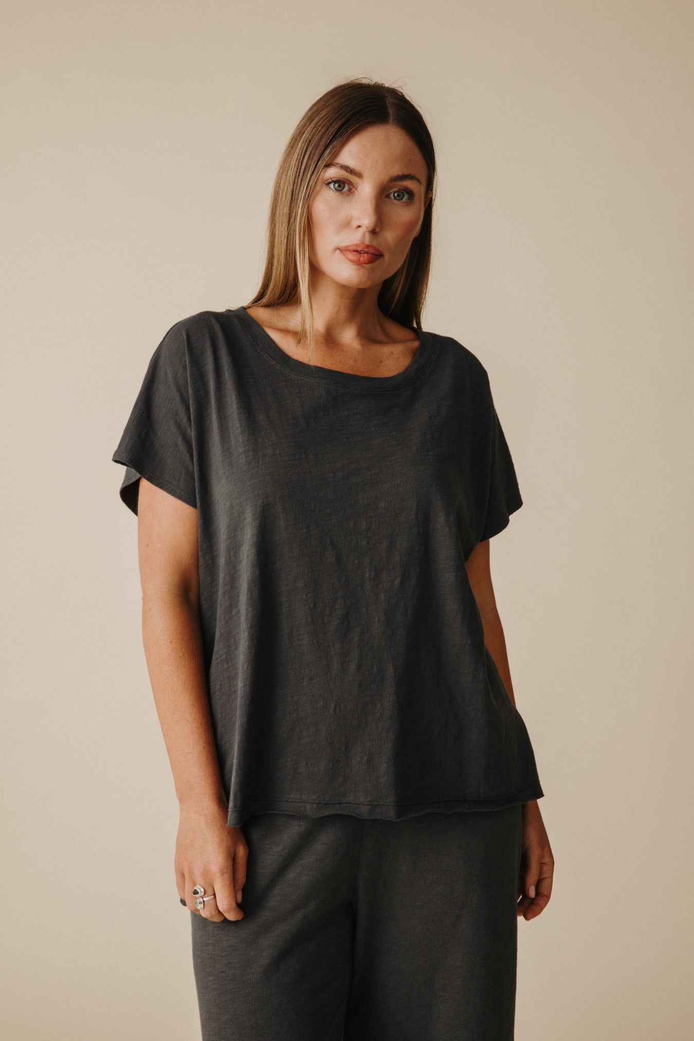 Talamaya - Shoreline Fine Slub Cotton T-Shirt Black Sand | 7SAT04