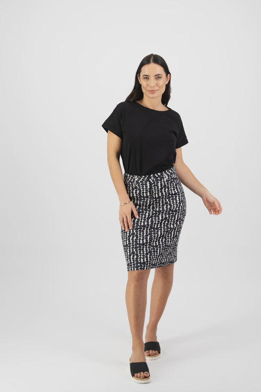 Vassalli - Printed Lightweight Skirt with Centre Back Vent Cairns | V372AV