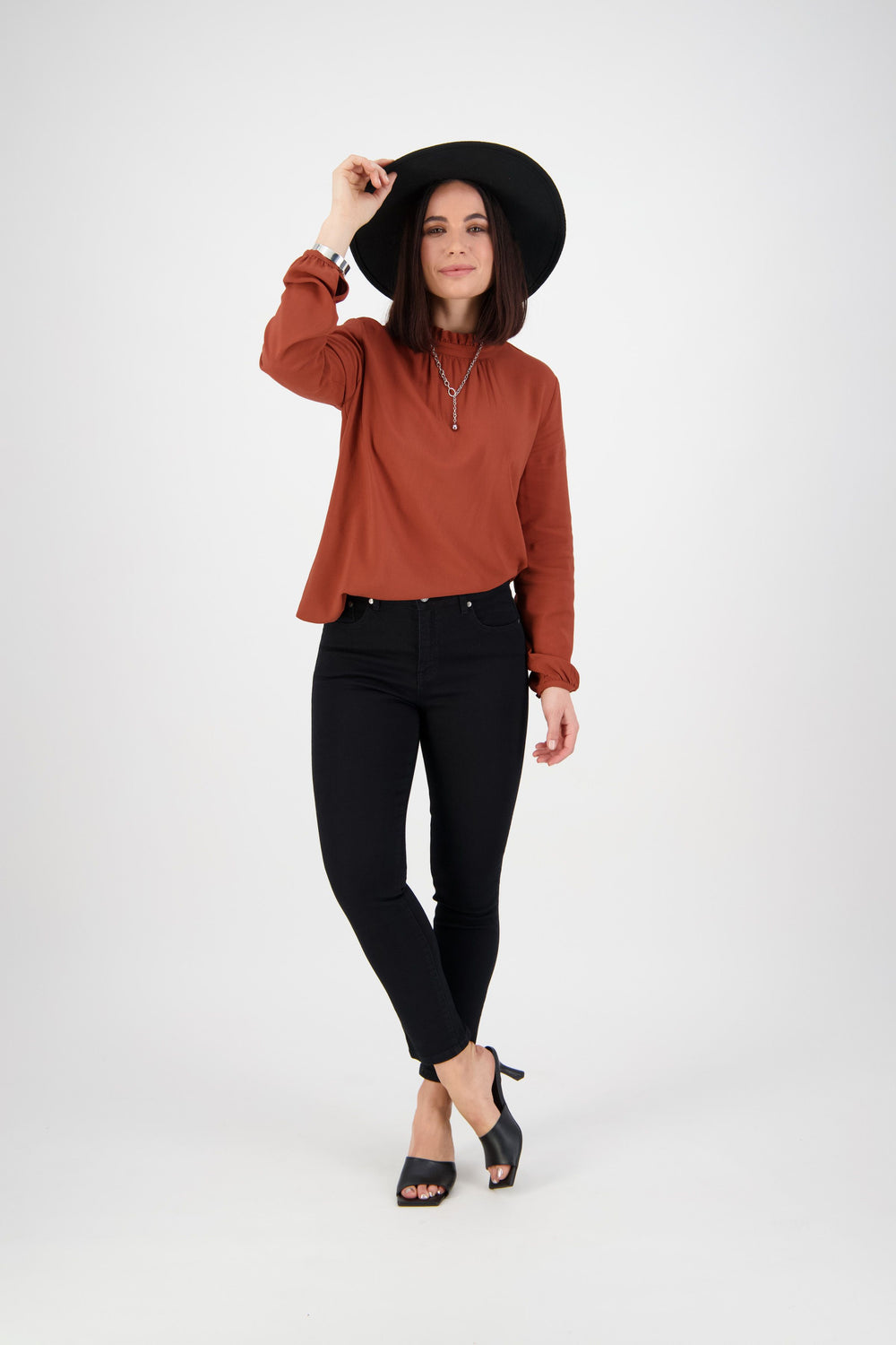 Vassalli Skinny Leg Ankle Grazer Jean | Black Denim V5744