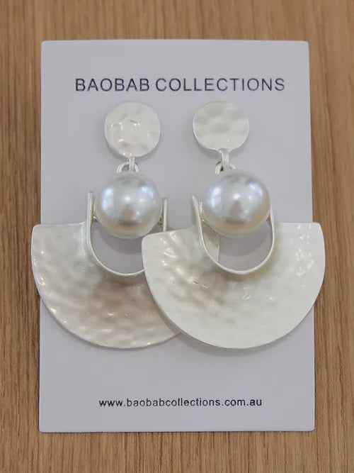 Baobab -Egyptian Pearl Earring: Silver Stud with Large Pearl Drop | LEEPS